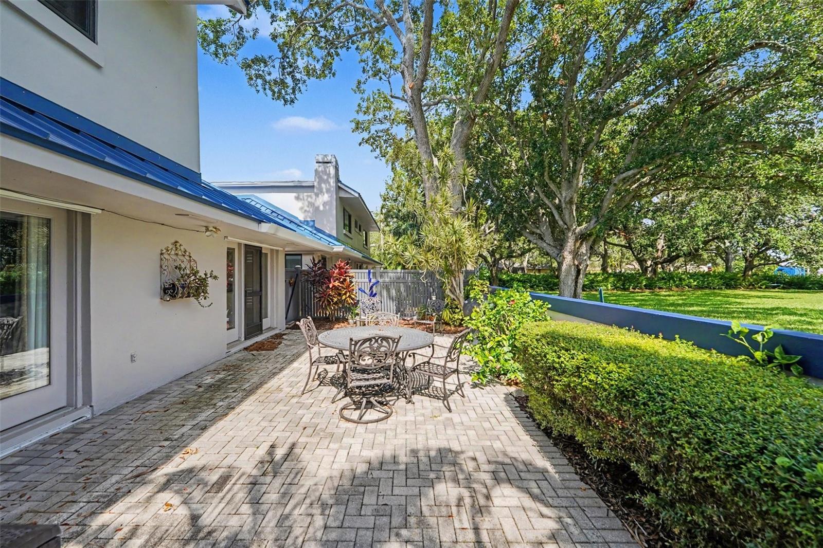 1683 WATERMARK CIR NE, ST PETERSBURG, FL — photo 29