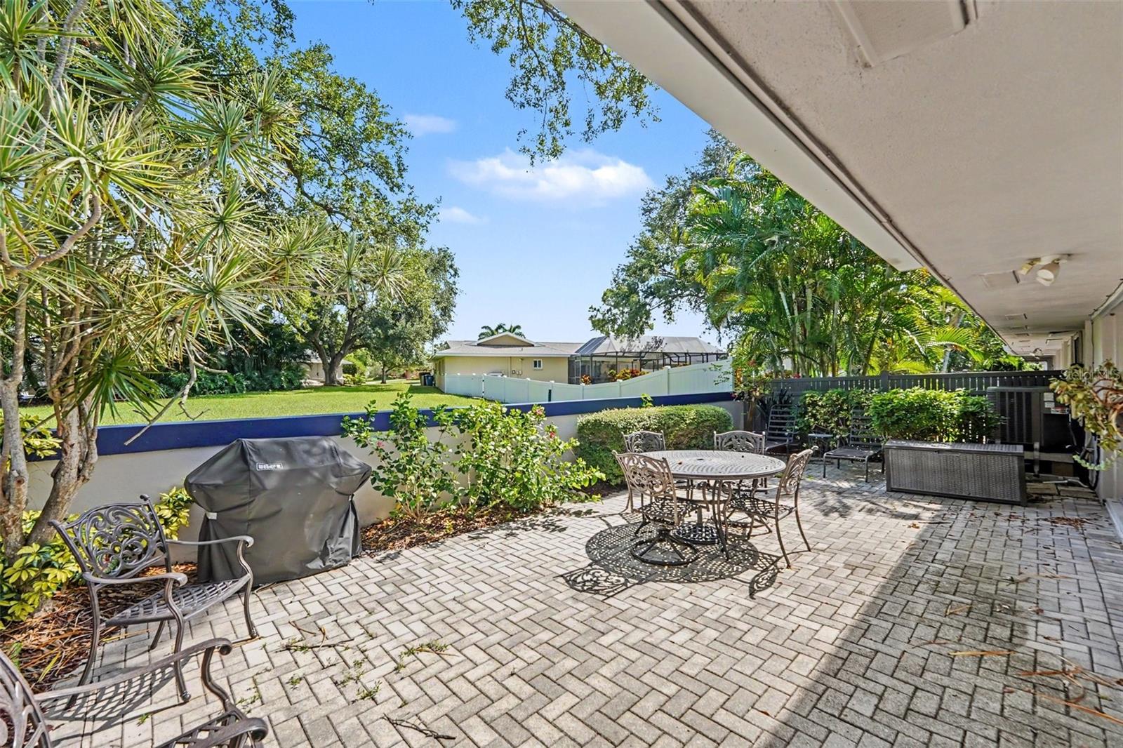 1683 WATERMARK CIR NE, ST PETERSBURG, FL — photo 30