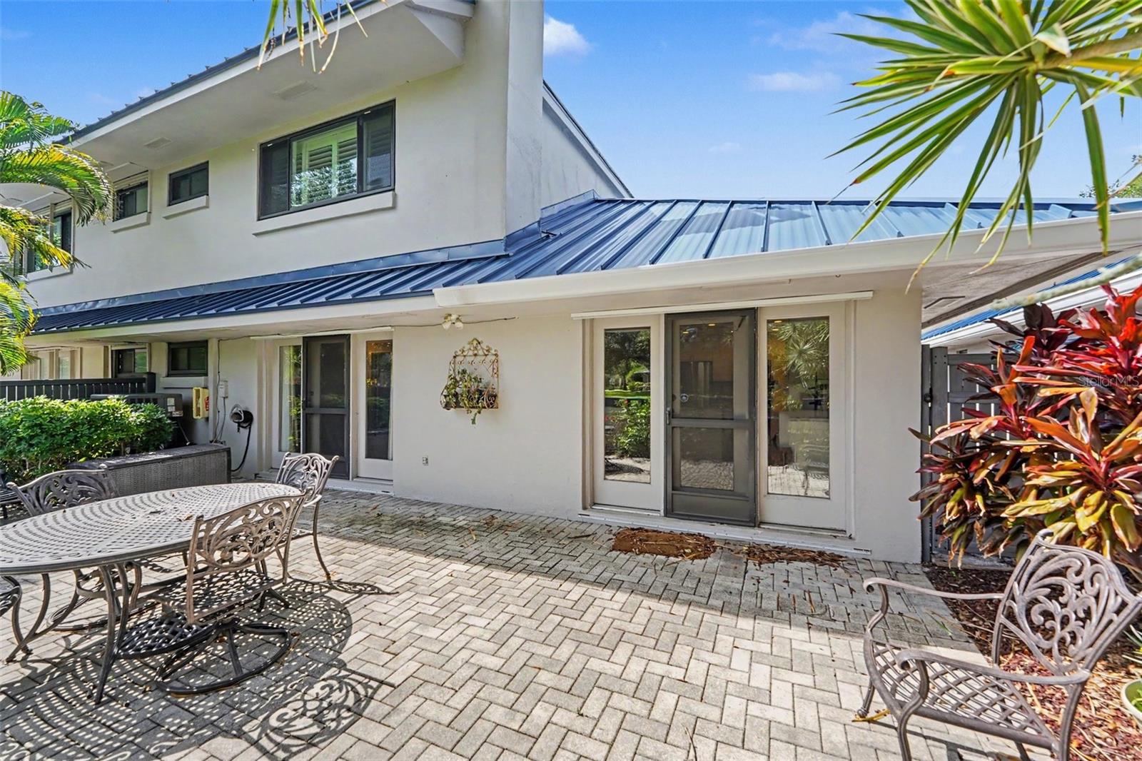 1683 WATERMARK CIR NE, ST PETERSBURG, FL — photo 40