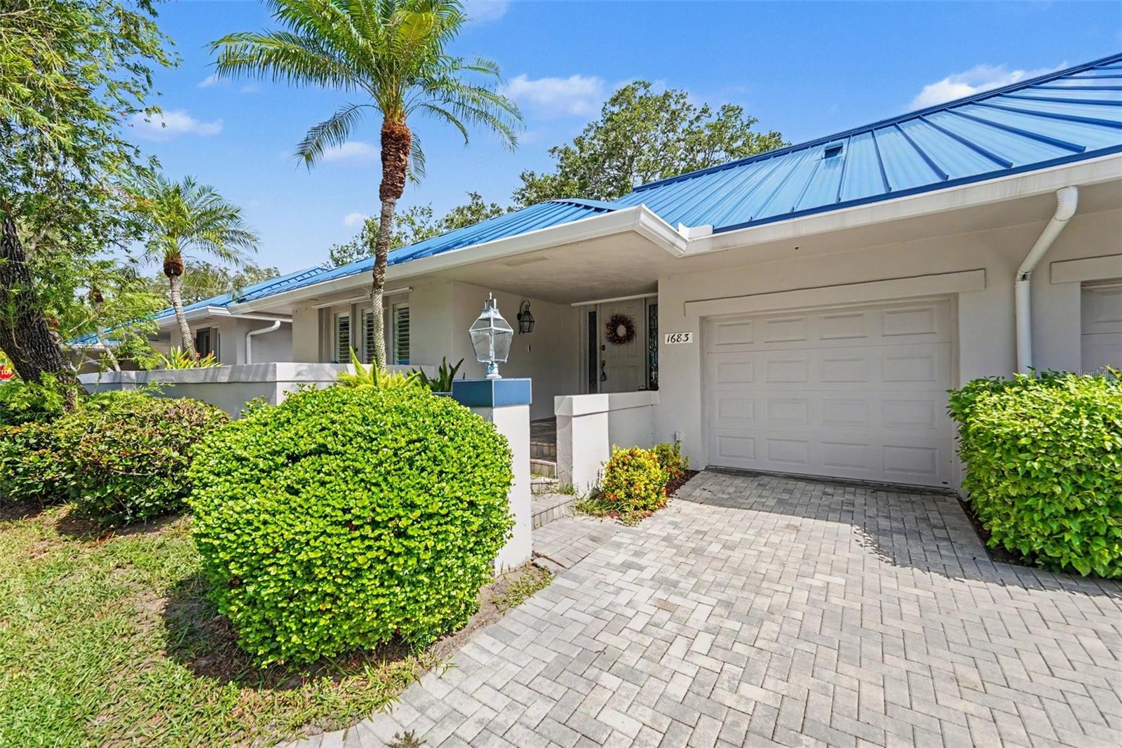 1683 WATERMARK CIR NE, ST PETERSBURG, FL — photo 39