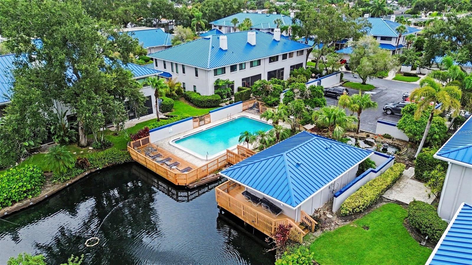 1683 WATERMARK CIR NE, ST PETERSBURG, FL — photo 33