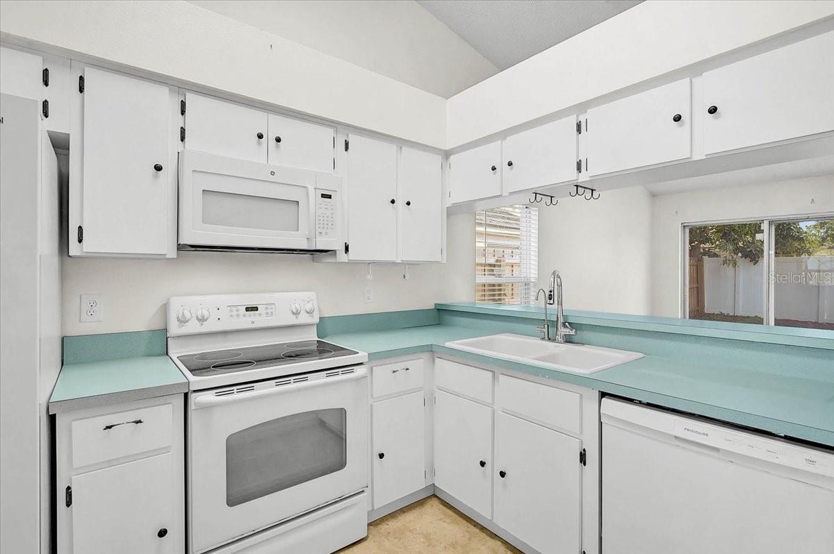 13616 LARAWAY DR, RIVERVIEW, FL — photo 4