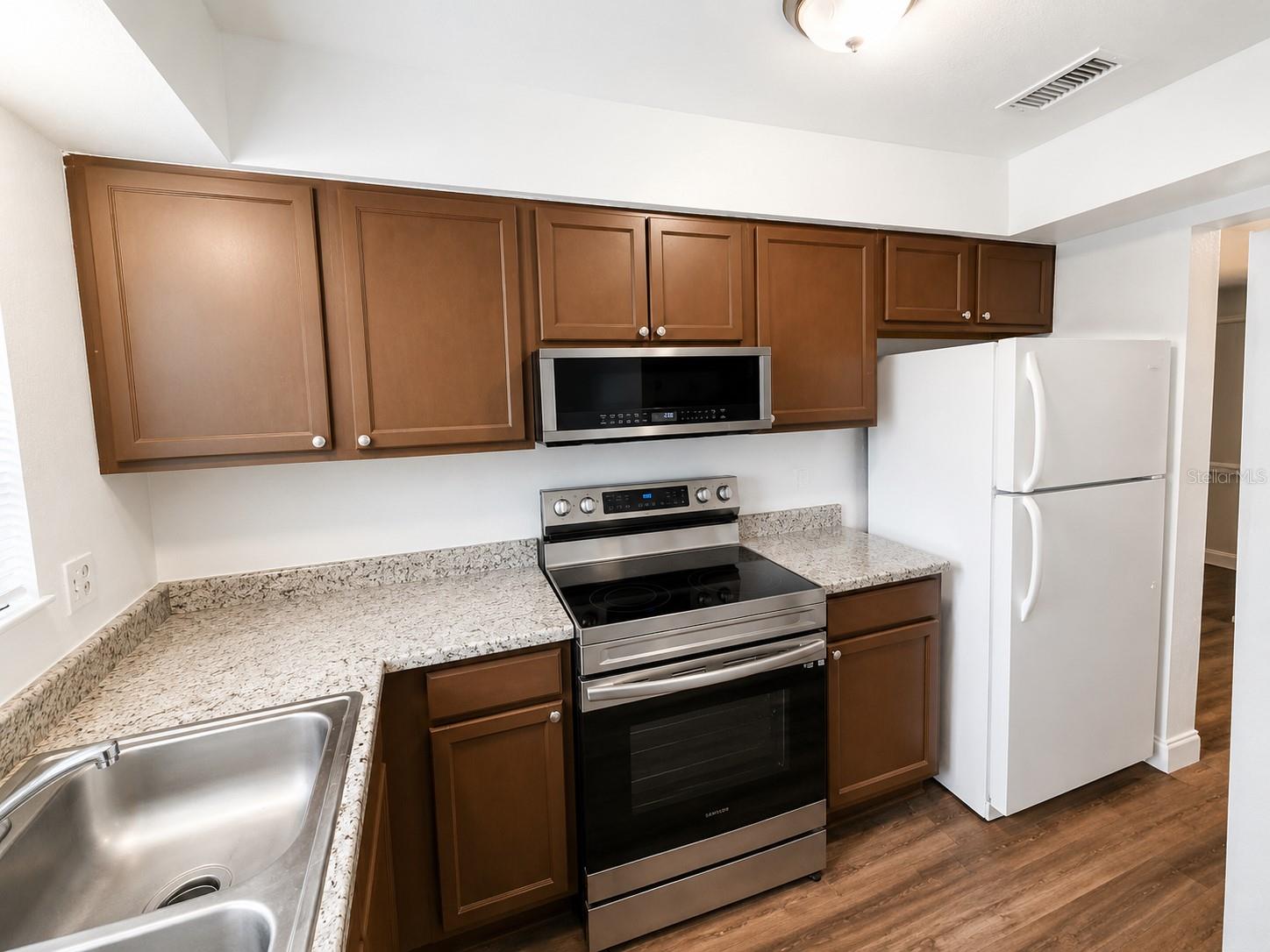 202 EDEN LN #B, KISSIMMEE, FL — photo 2