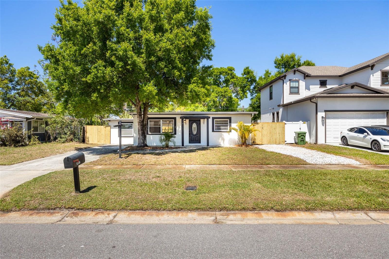 4427 W OKLAHOMA AVE, TAMPA, FL — photo 2
