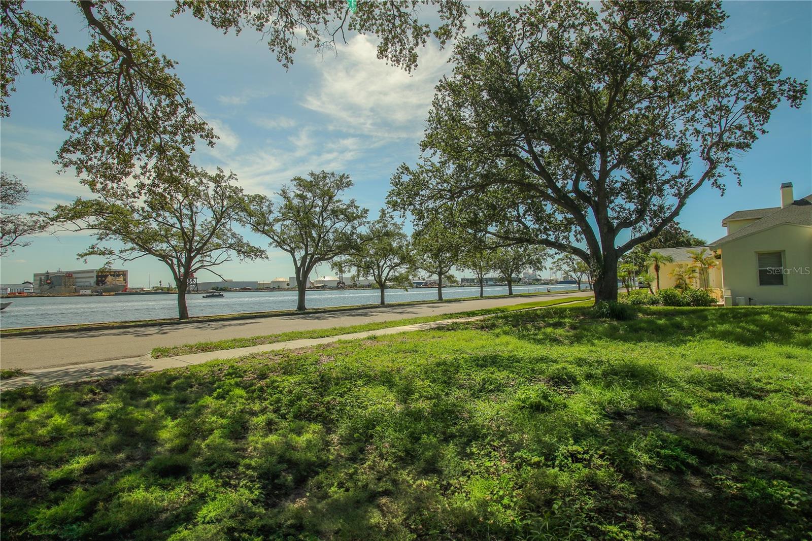424 CHANNEL DR, TAMPA, FL