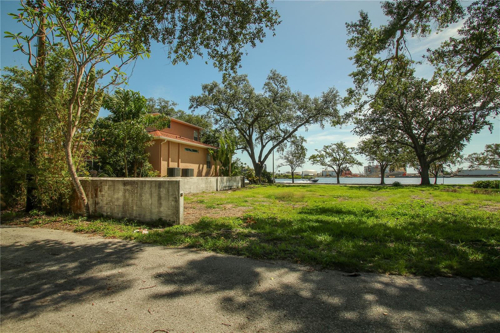 424 CHANNEL DR, TAMPA, FL — photo 8
