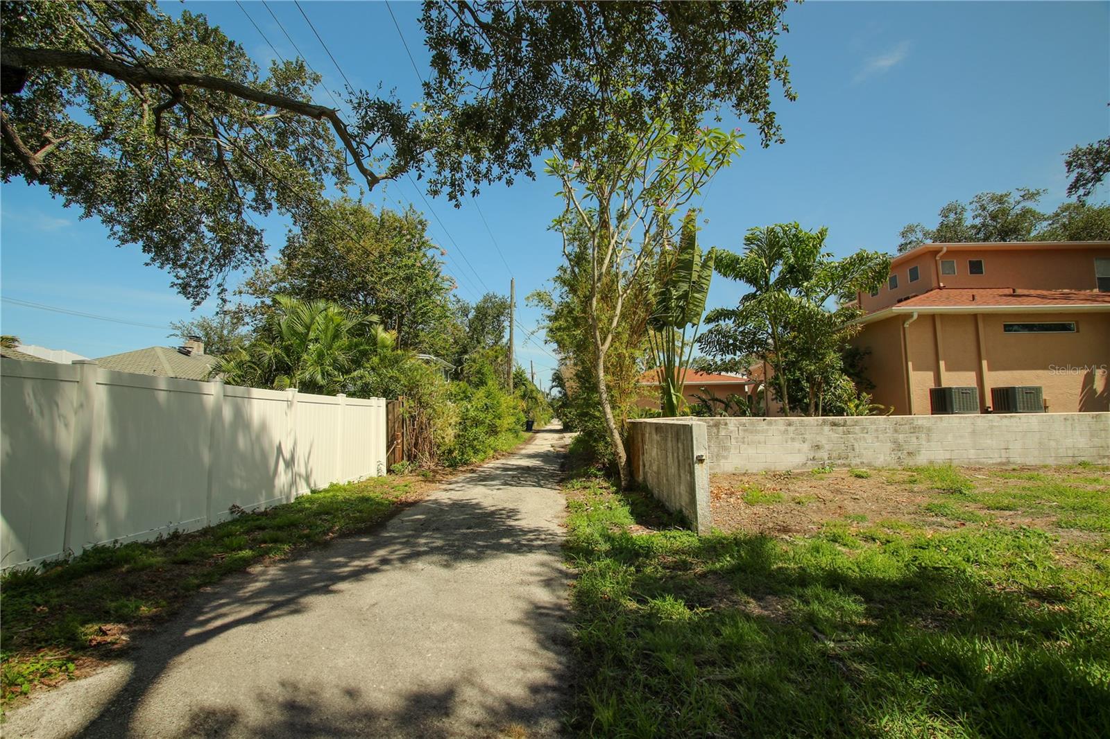 424 CHANNEL DR, TAMPA, FL — photo 9