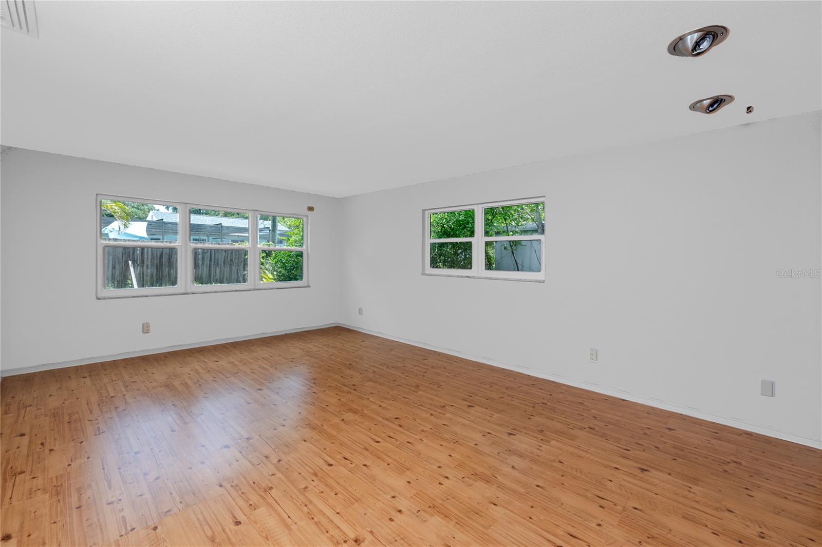 8161 22ND AVE N, ST PETERSBURG, FL — photo 19