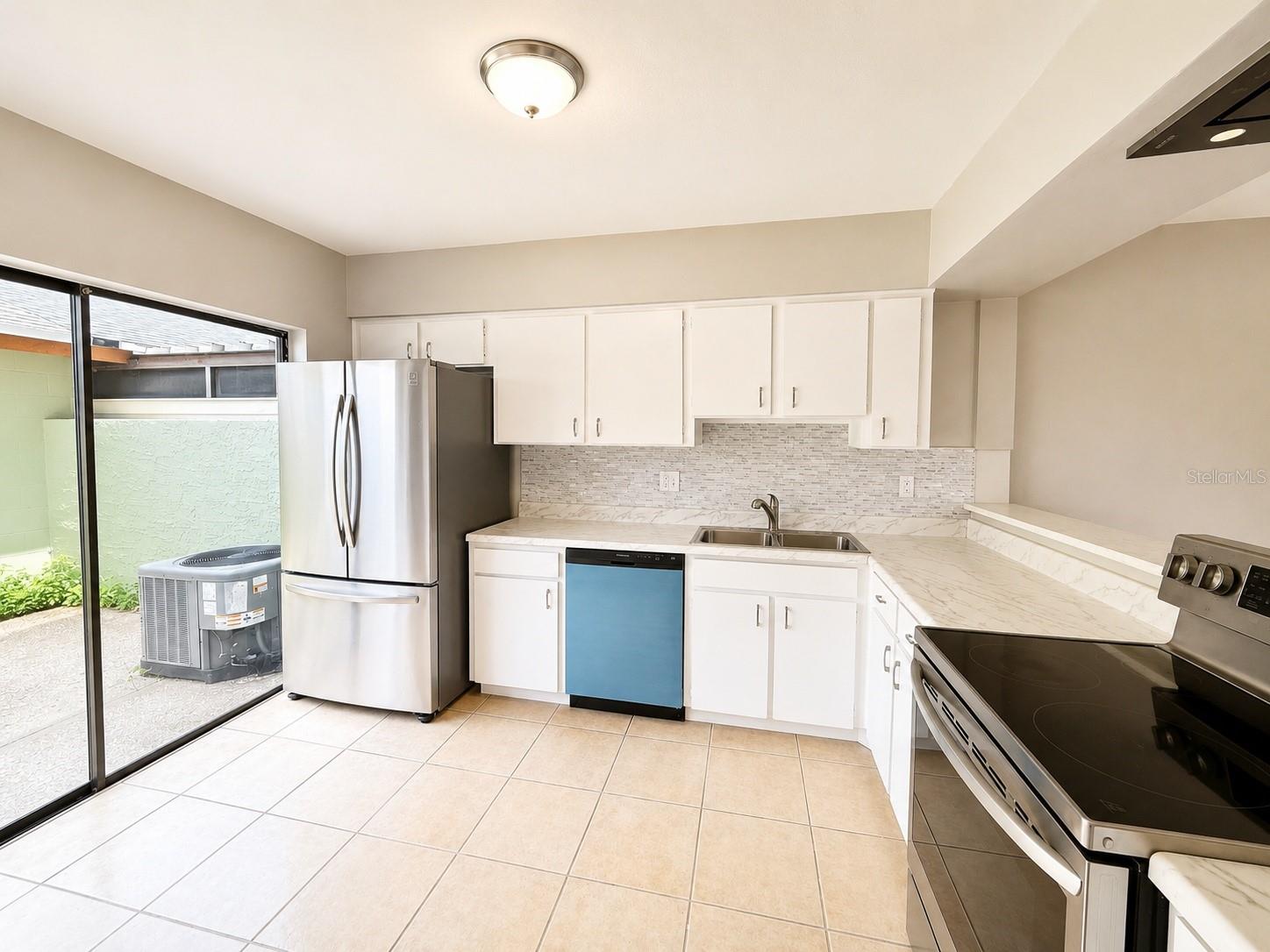 5104 SPRINGWATER CT, TAMPA, FL — photo 8