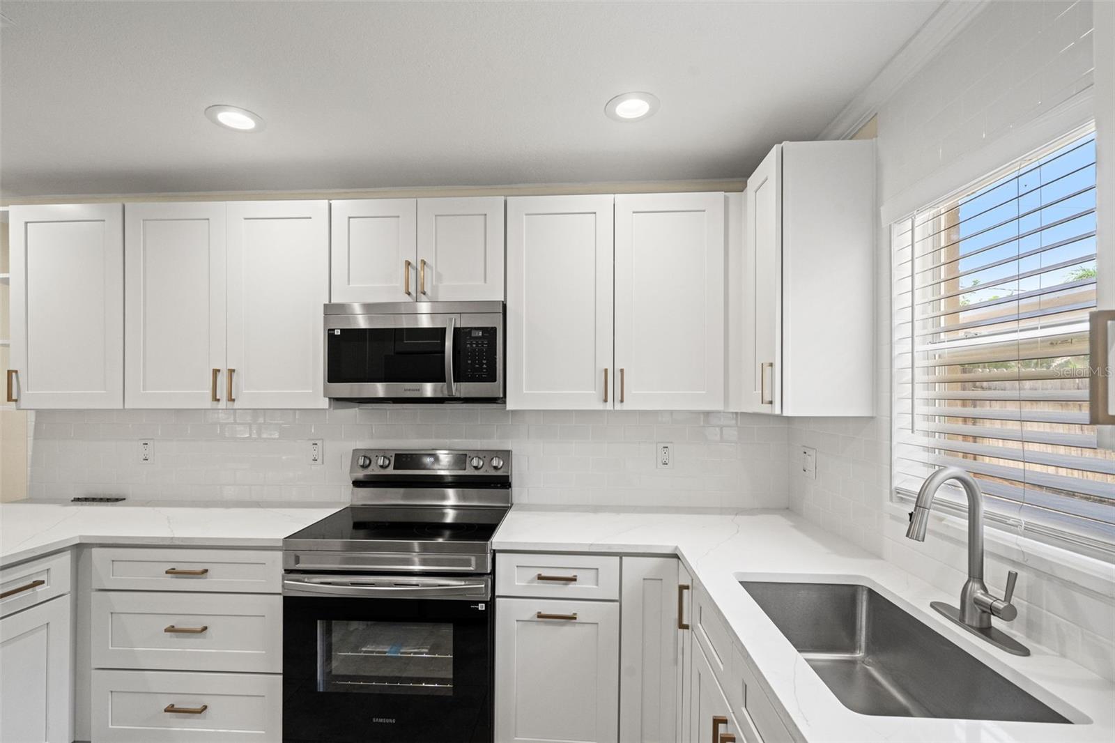 4247 HELENA ST NE, ST PETERSBURG, FL — photo 15