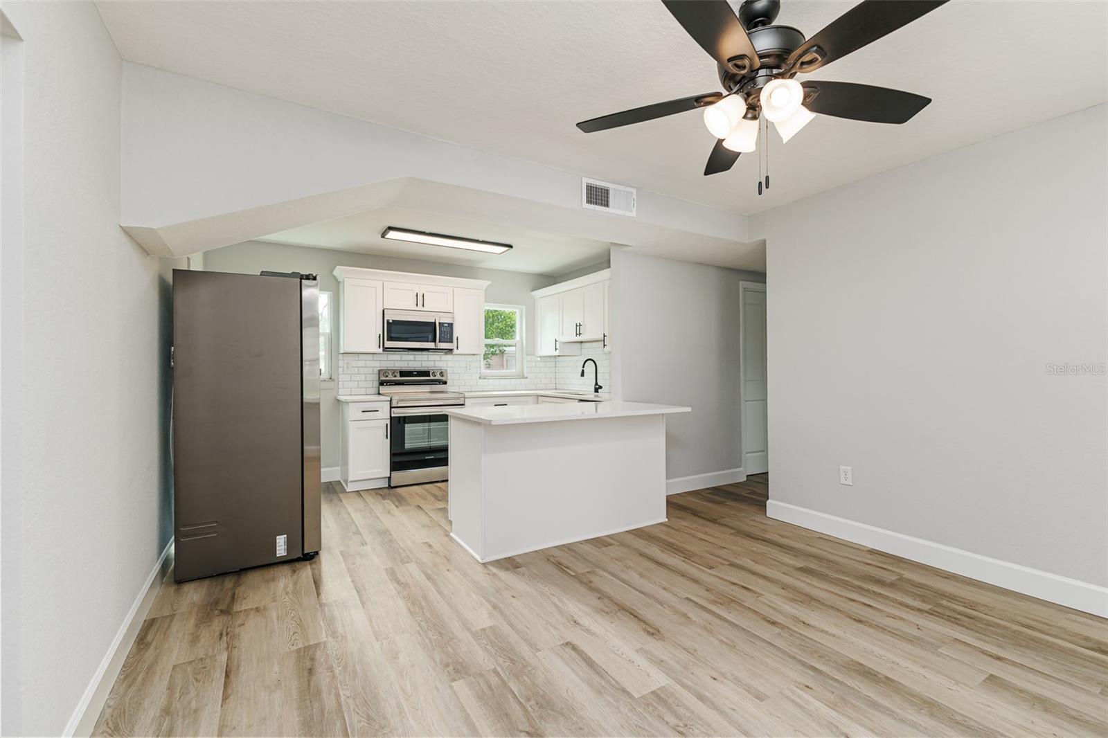 526 VICTORIA BLVD, AUBURNDALE, FL — photo 3