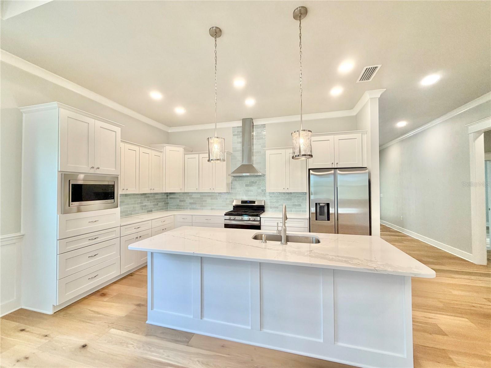2537 NW 48TH TER, GAINESVILLE, FL — photo 2