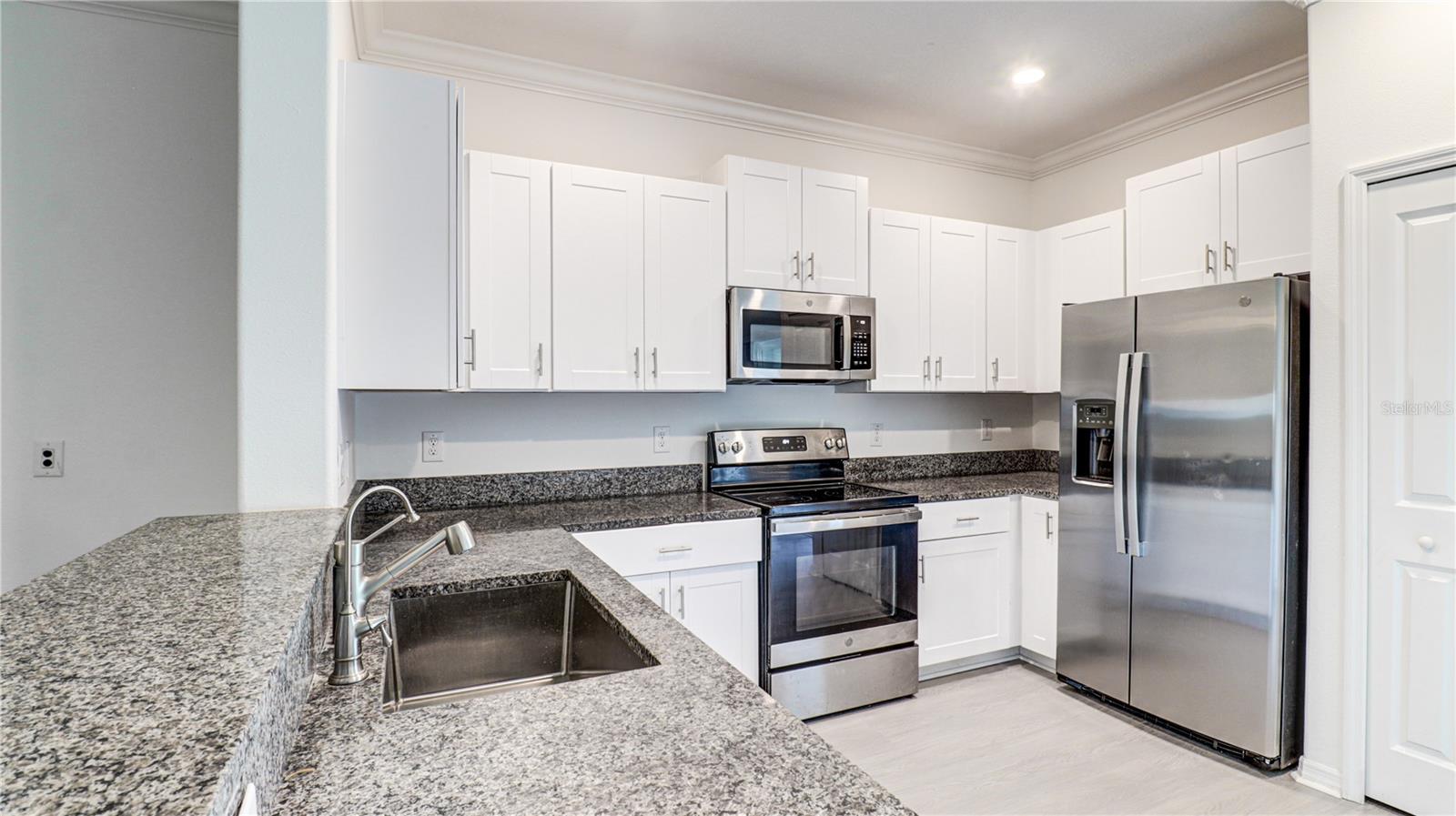 36427 GARDEN WALL WAY, ZEPHYRHILLS, FL — photo 16