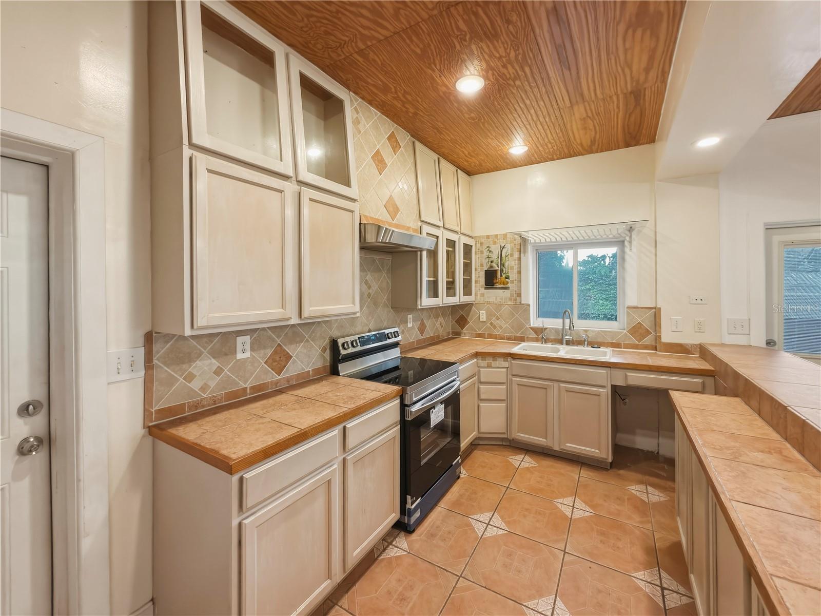 211 E 131ST AVE, TAMPA, FL — photo 18