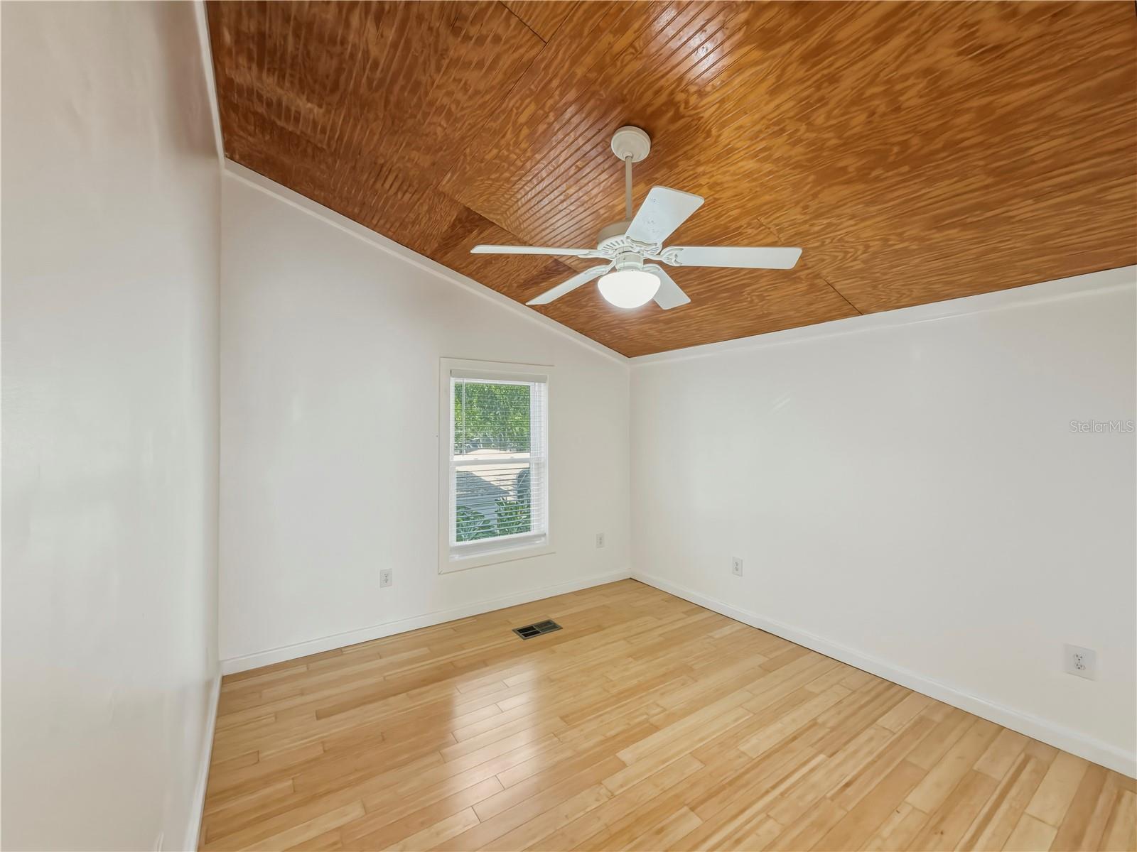 211 E 131ST AVE, TAMPA, FL — photo 32