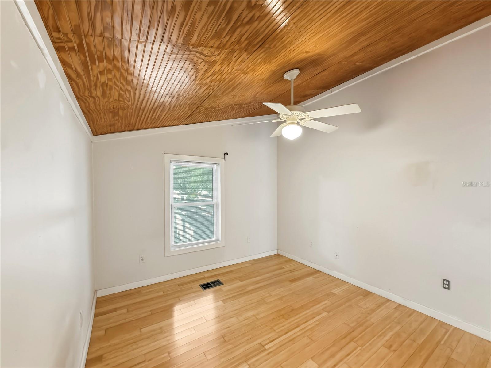 211 E 131ST AVE, TAMPA, FL — photo 35