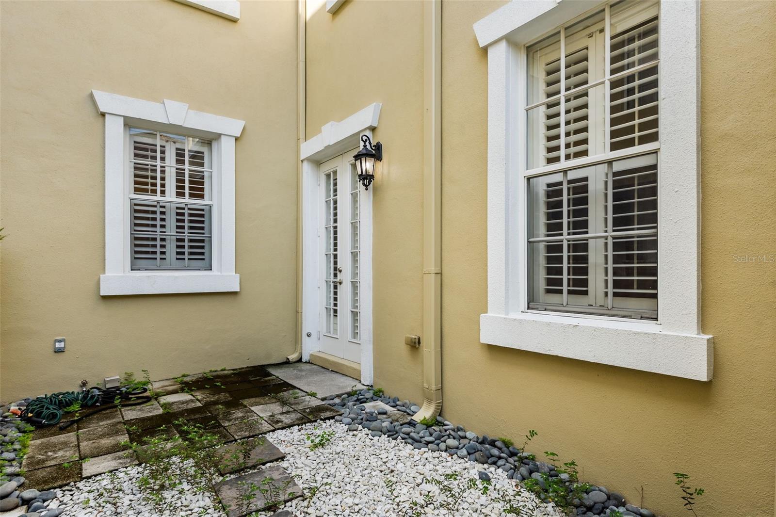2419 VICTORIA GARDENS LN, TAMPA, FL — photo 5