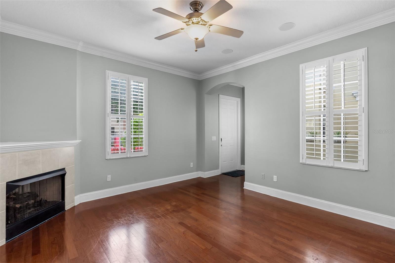 2419 VICTORIA GARDENS LN, TAMPA, FL — photo 8