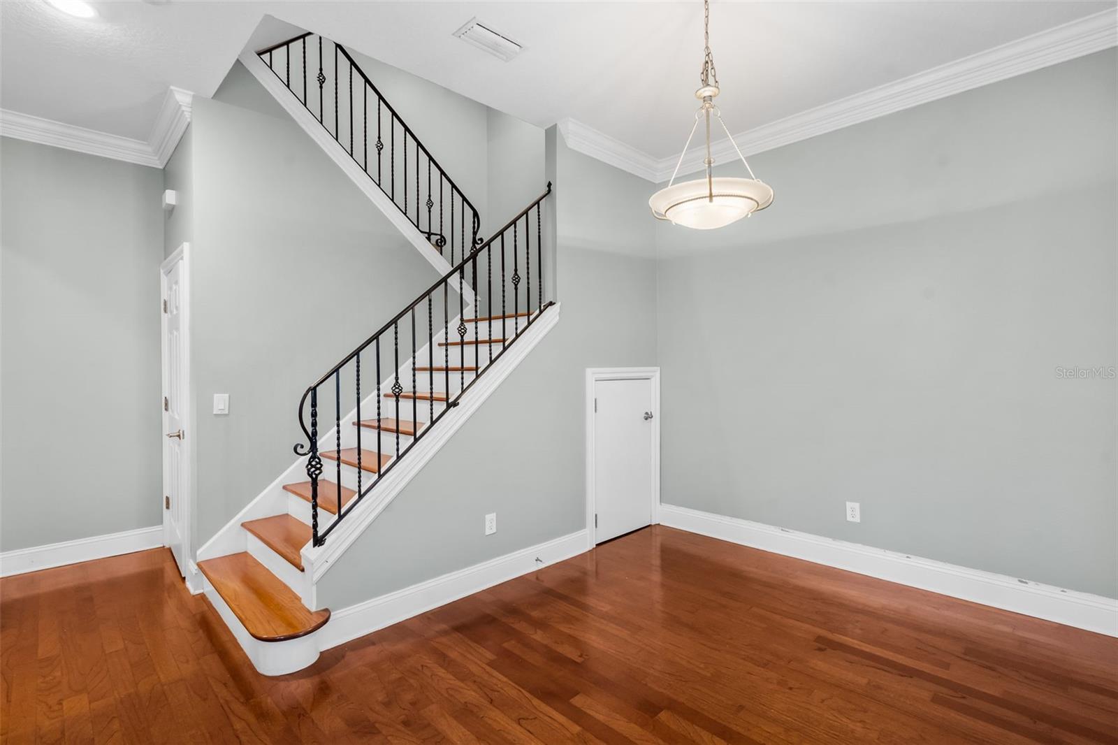 2419 VICTORIA GARDENS LN, TAMPA, FL — photo 9