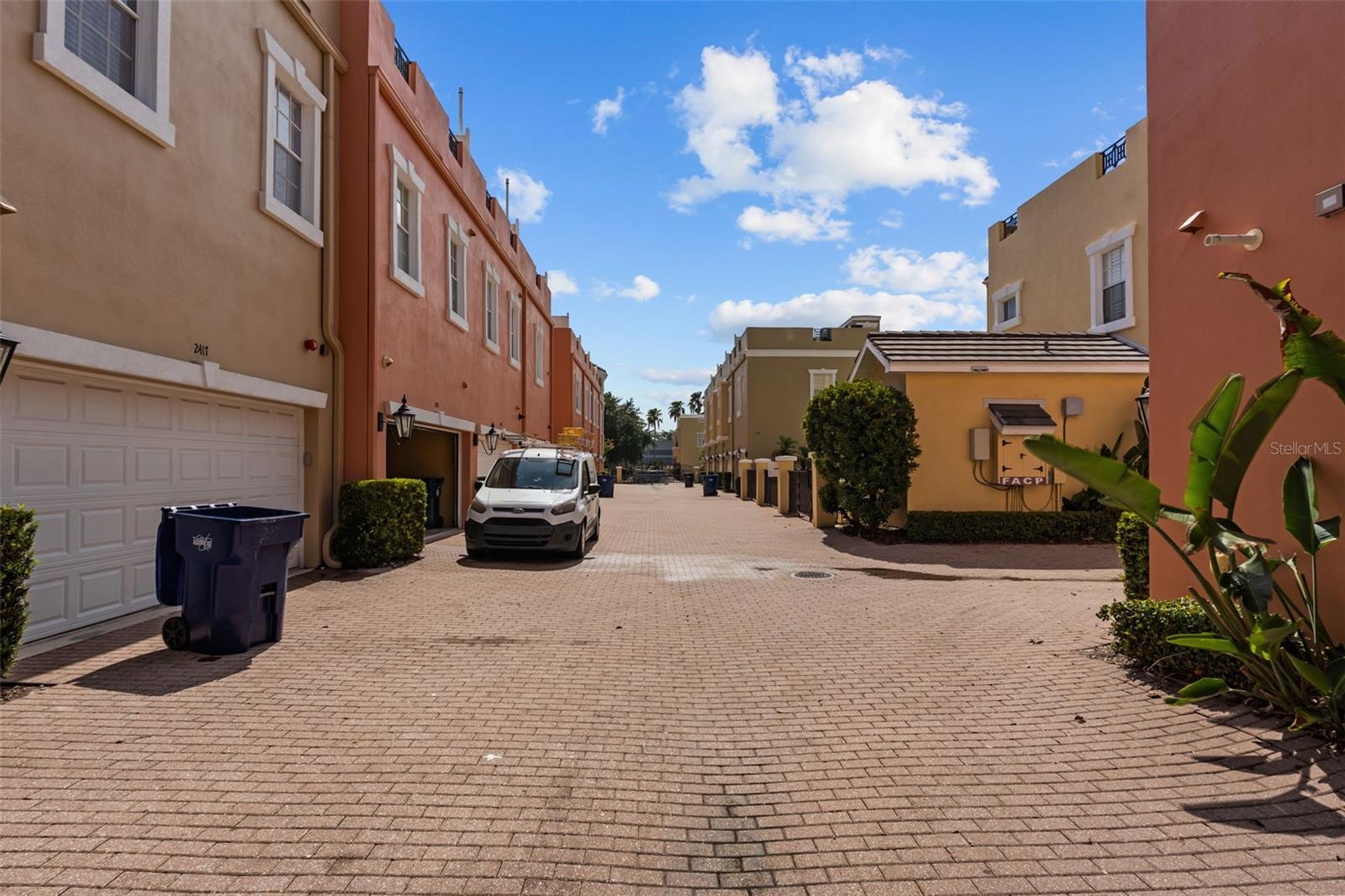 2419 VICTORIA GARDENS LN, TAMPA, FL — photo 45