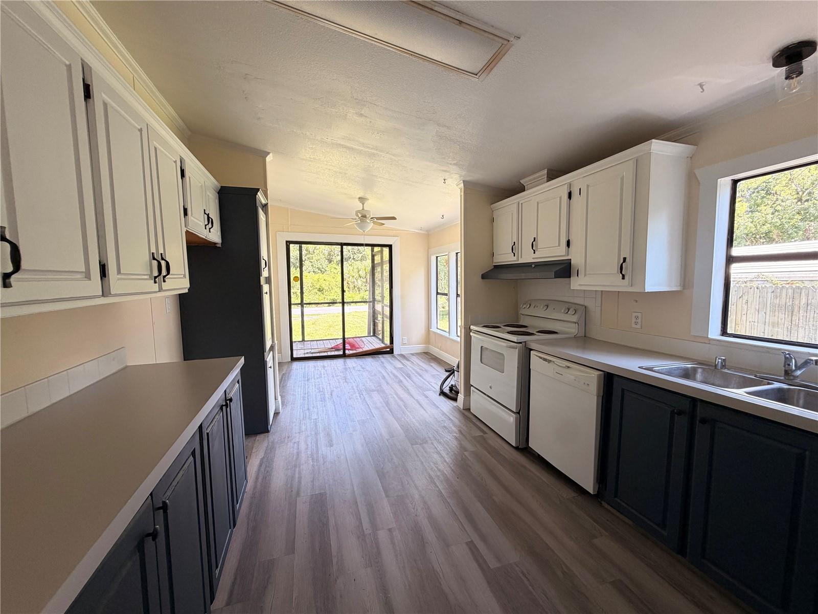 55643 LISA ST, ASTOR, FL — photo 9