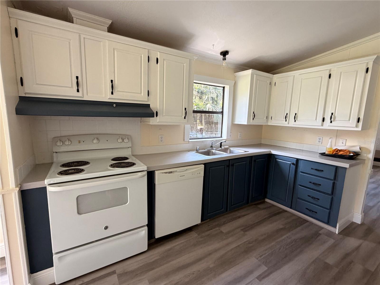 55643 LISA ST, ASTOR, FL — photo 10