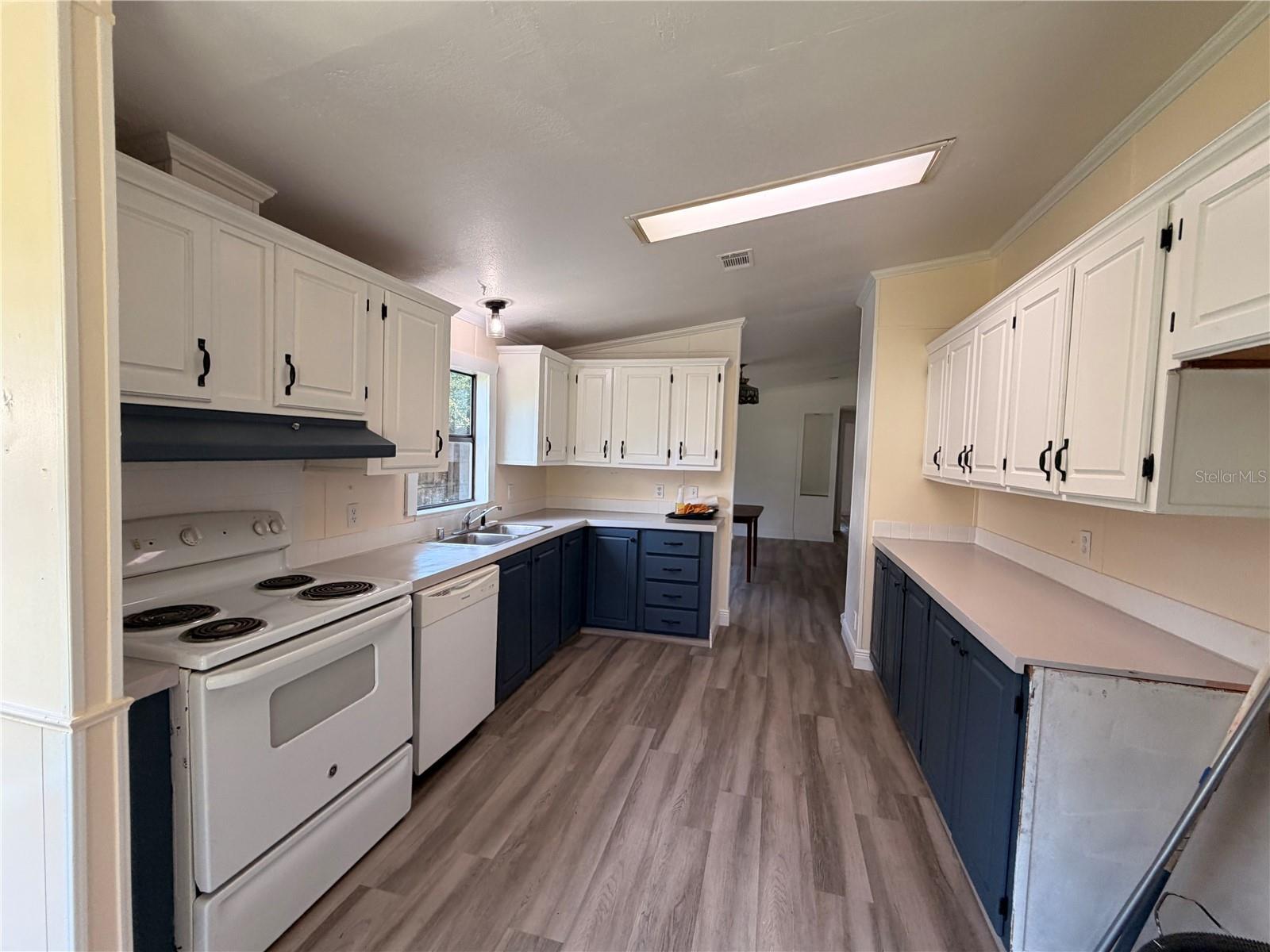 55643 LISA ST, ASTOR, FL — photo 8