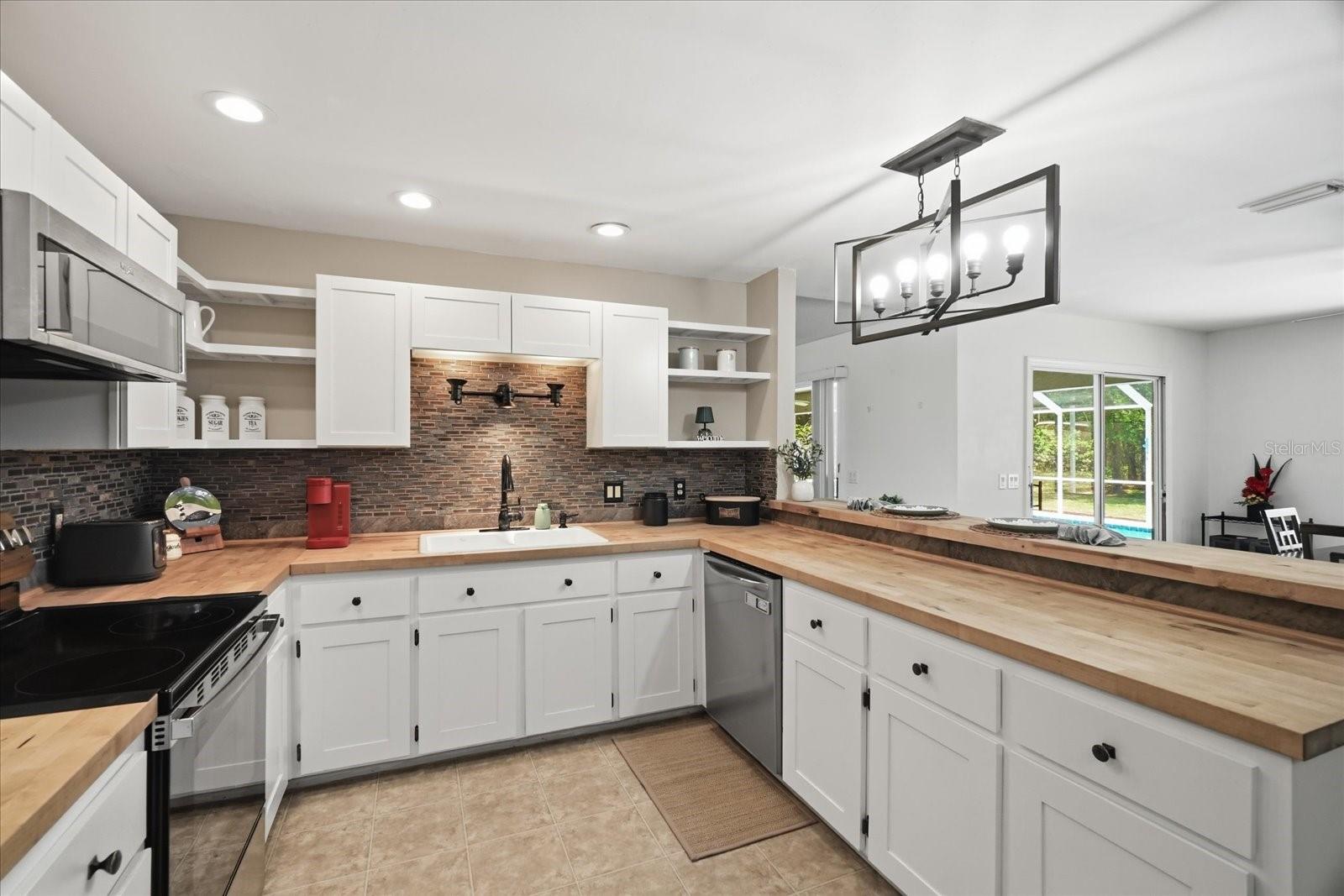 2877 W AXELWOOD DR, BEVERLY HILLS, FL — photo 13