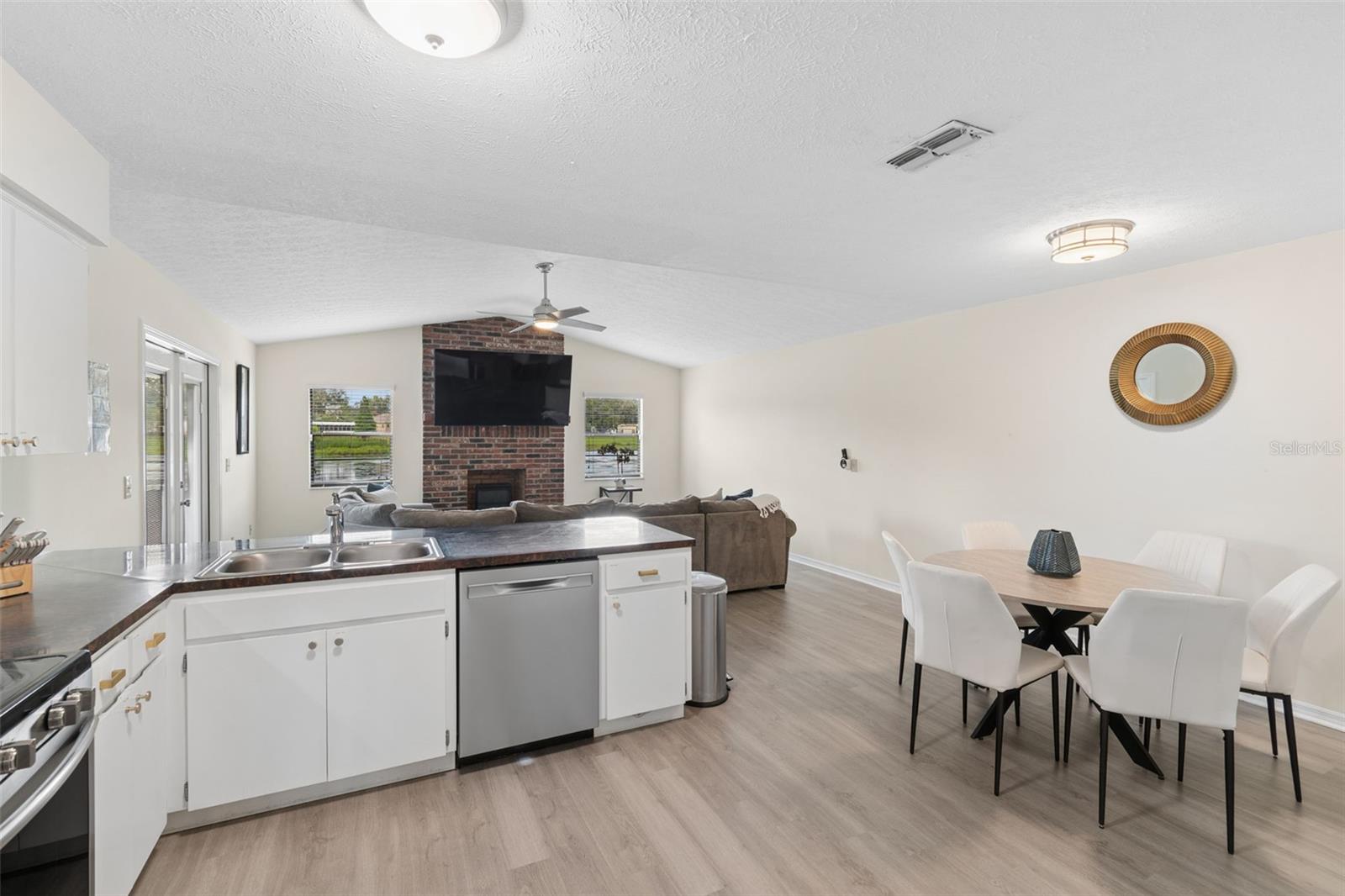 653 TIMBER POND DR, BRANDON, FL — photo 28
