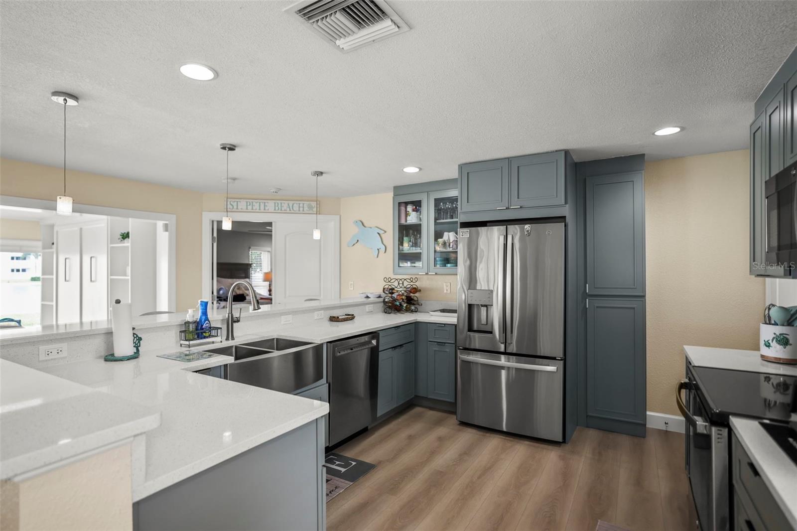 6360 2ND PALM PT, ST PETERSBURG, FL — photo 14
