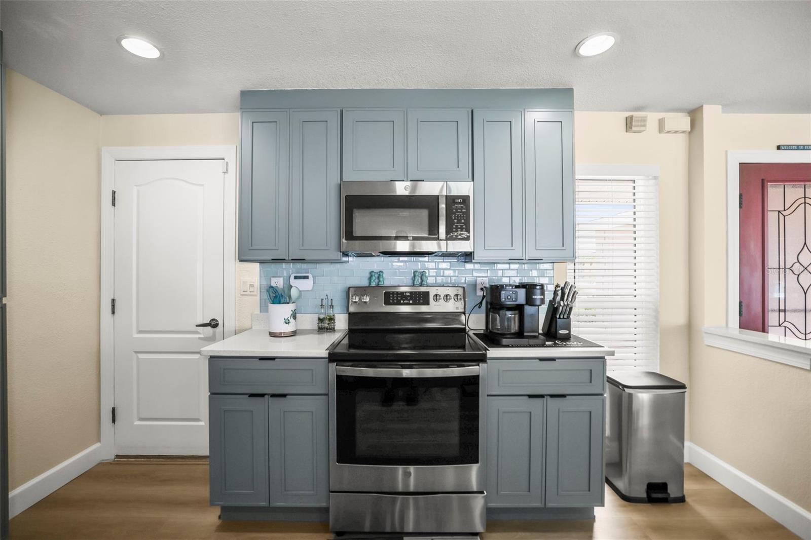 6360 2ND PALM PT, ST PETERSBURG, FL — photo 16