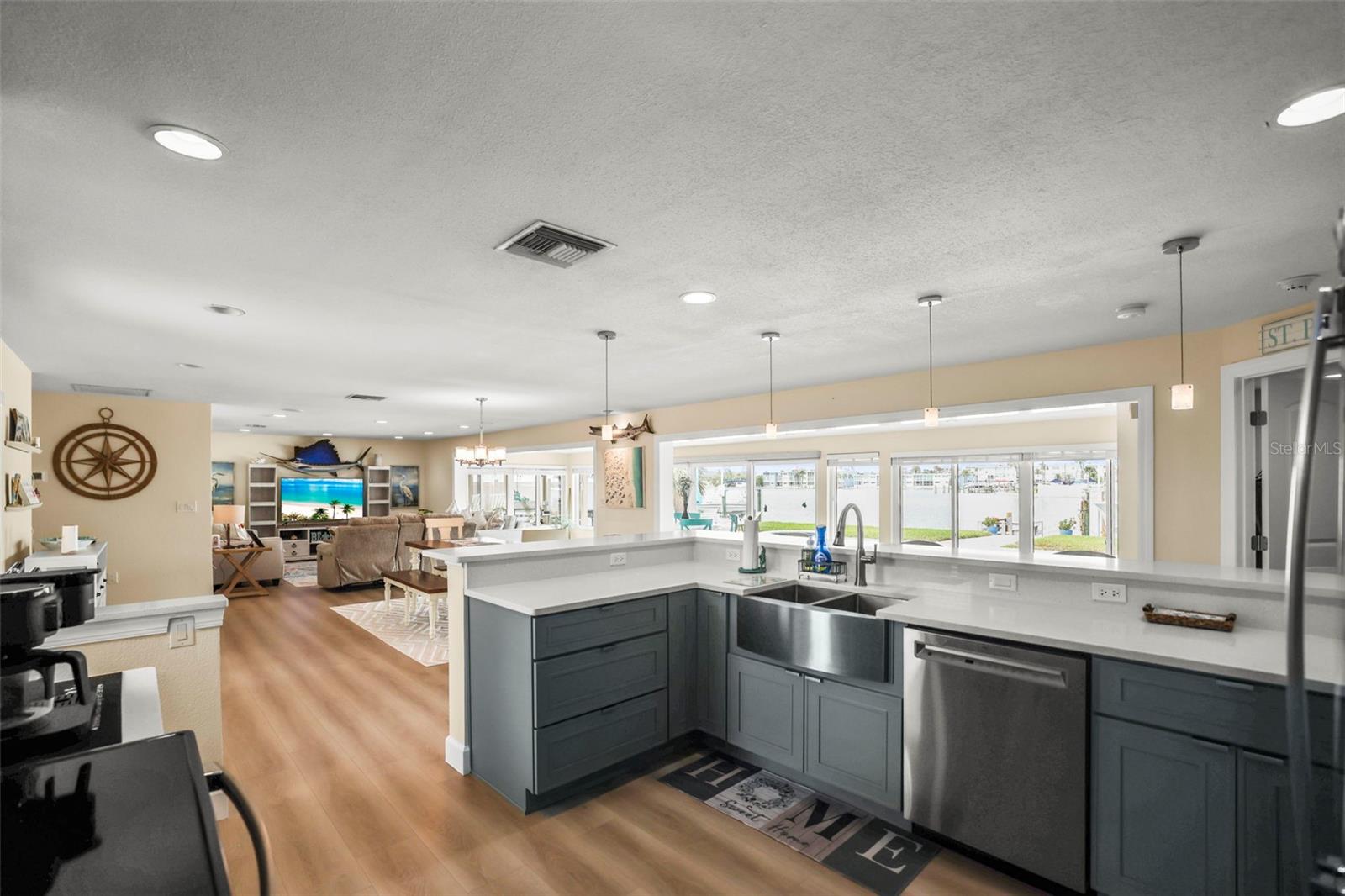 6360 2ND PALM PT, ST PETERSBURG, FL — photo 17