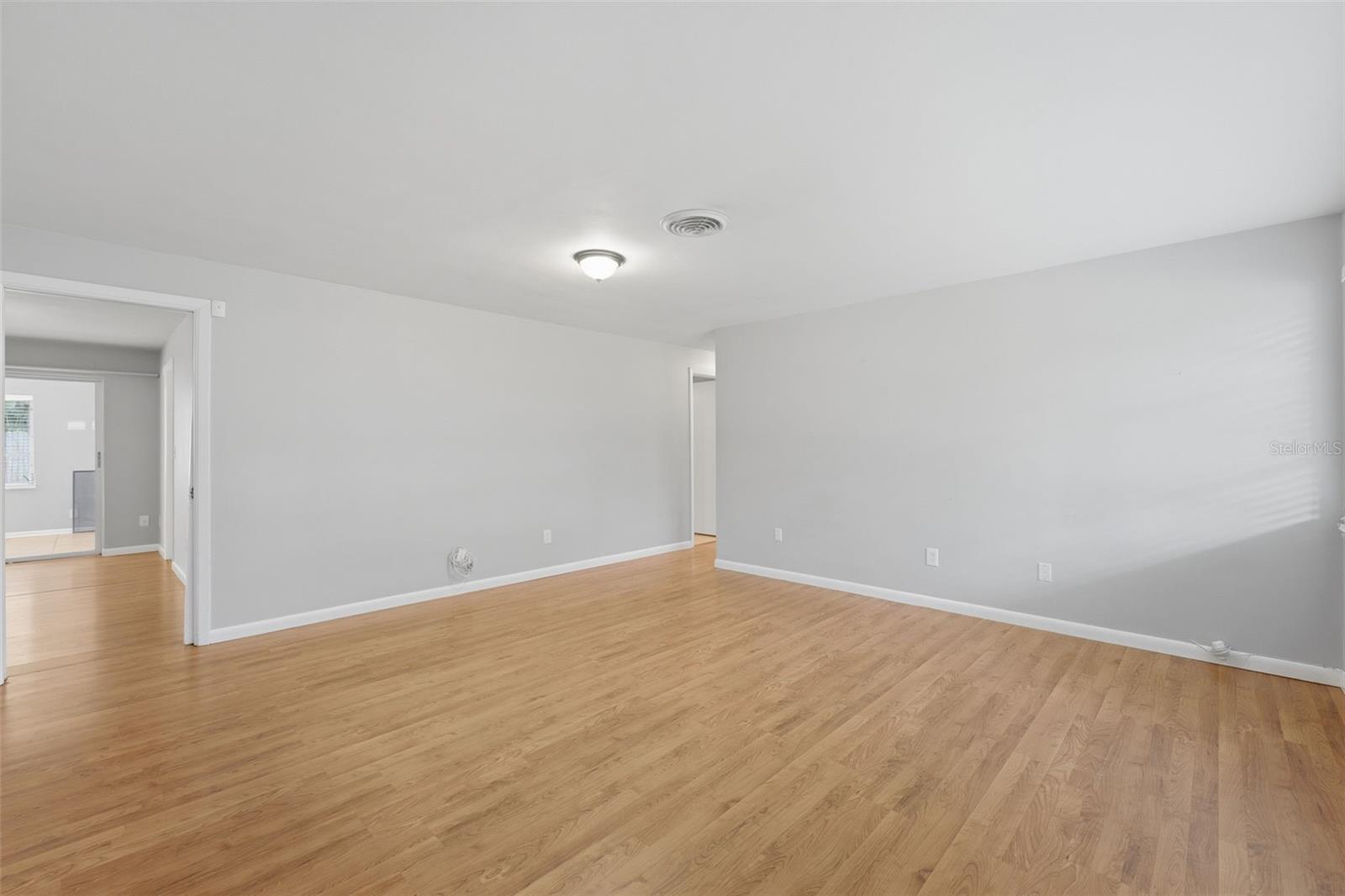 1387 BELLEVUE BLVD, CLEARWATER, FL — photo 3