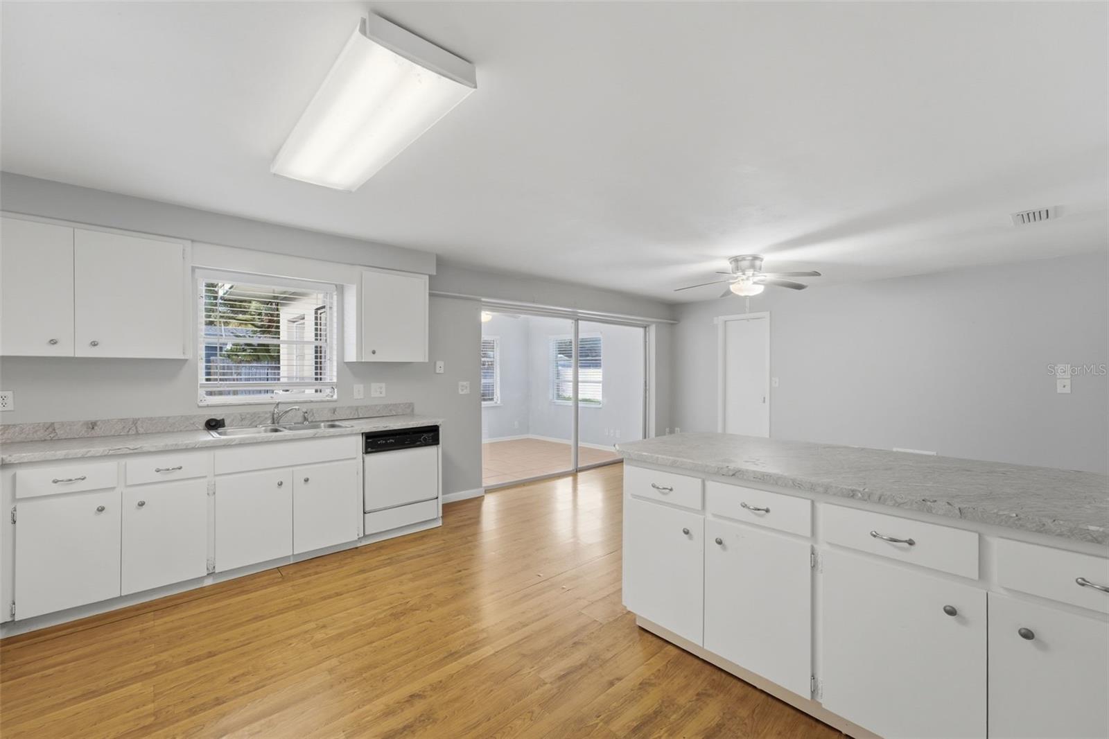 1387 BELLEVUE BLVD, CLEARWATER, FL — photo 9
