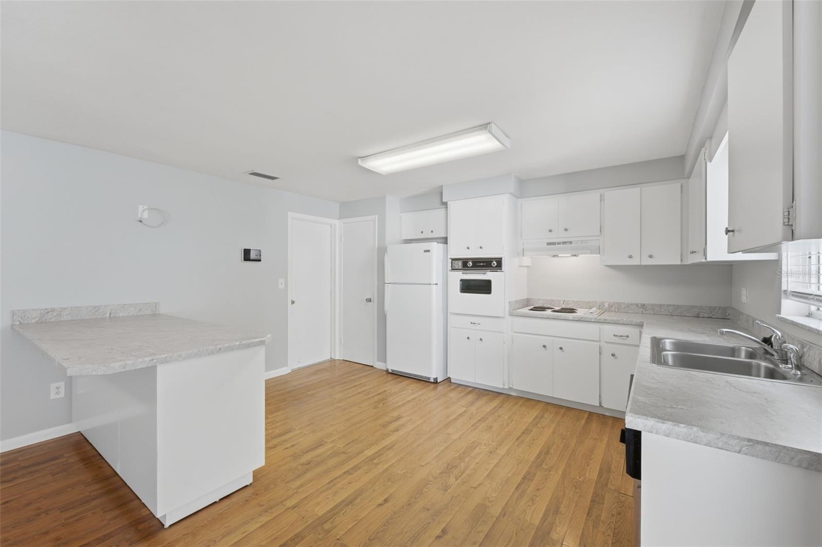 1387 BELLEVUE BLVD, CLEARWATER, FL — photo 11
