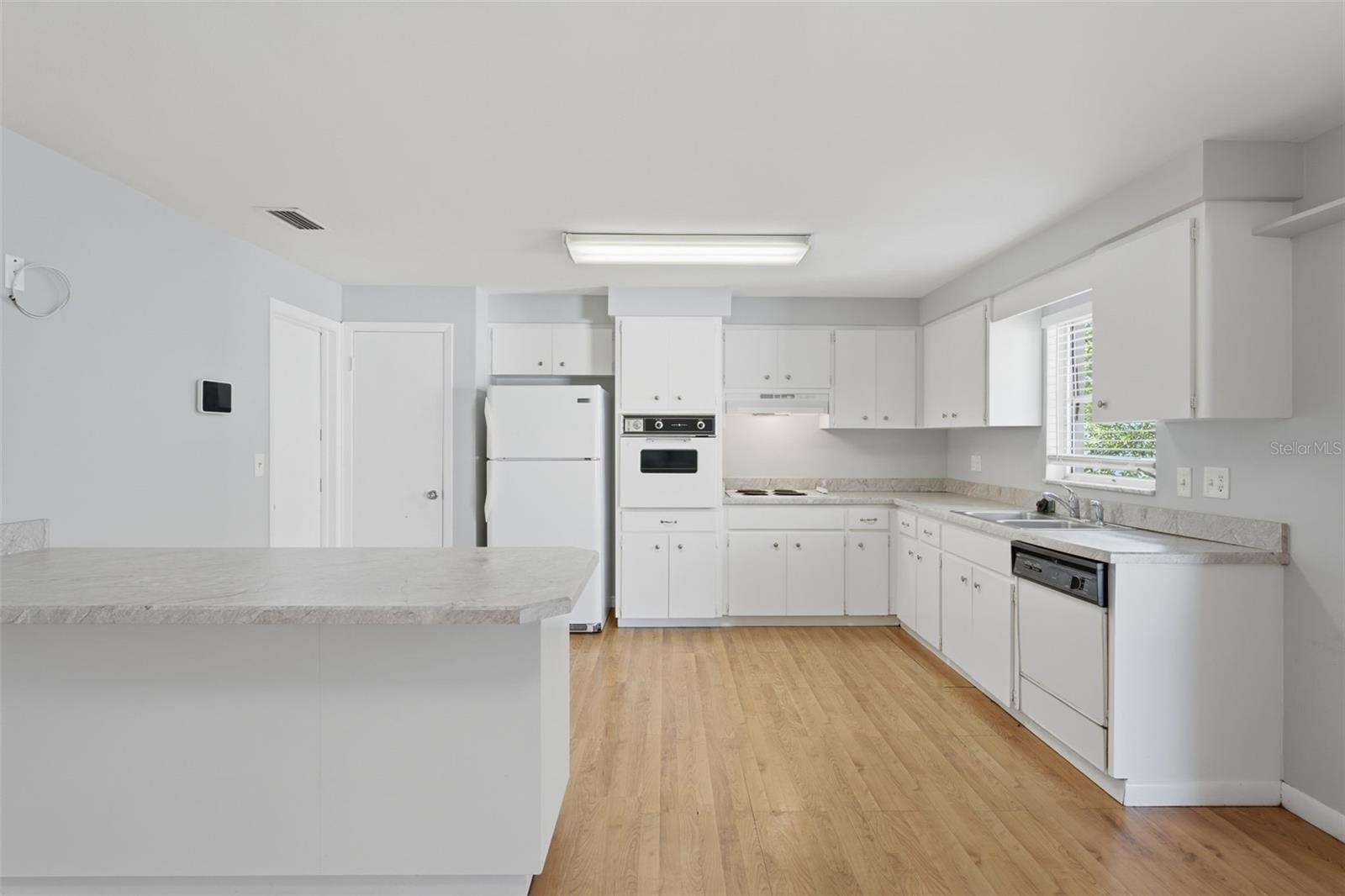 1387 BELLEVUE BLVD, CLEARWATER, FL — photo 12