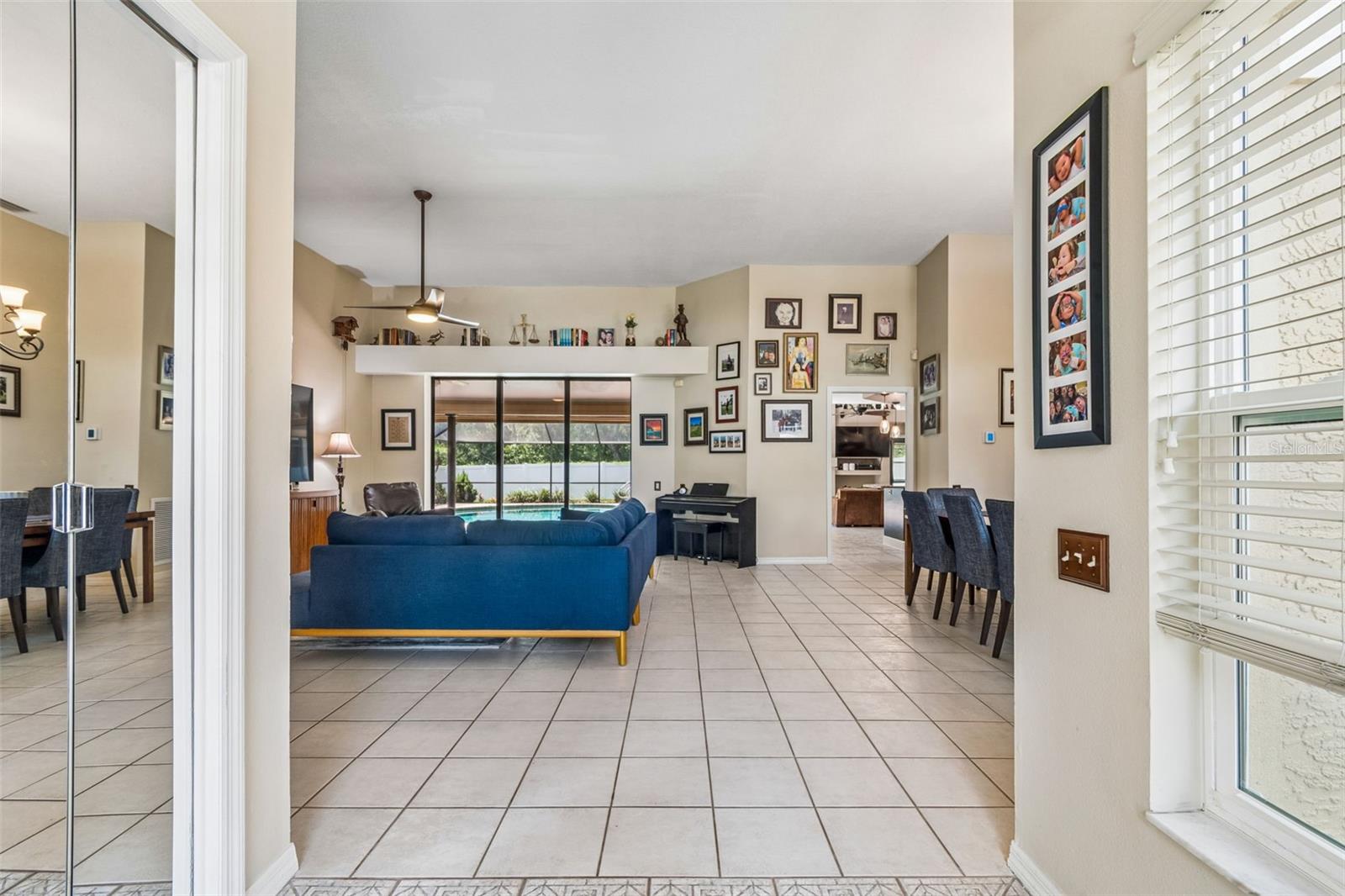 2937 HILLCREEK CIR S, CLEARWATER, FL — photo 2