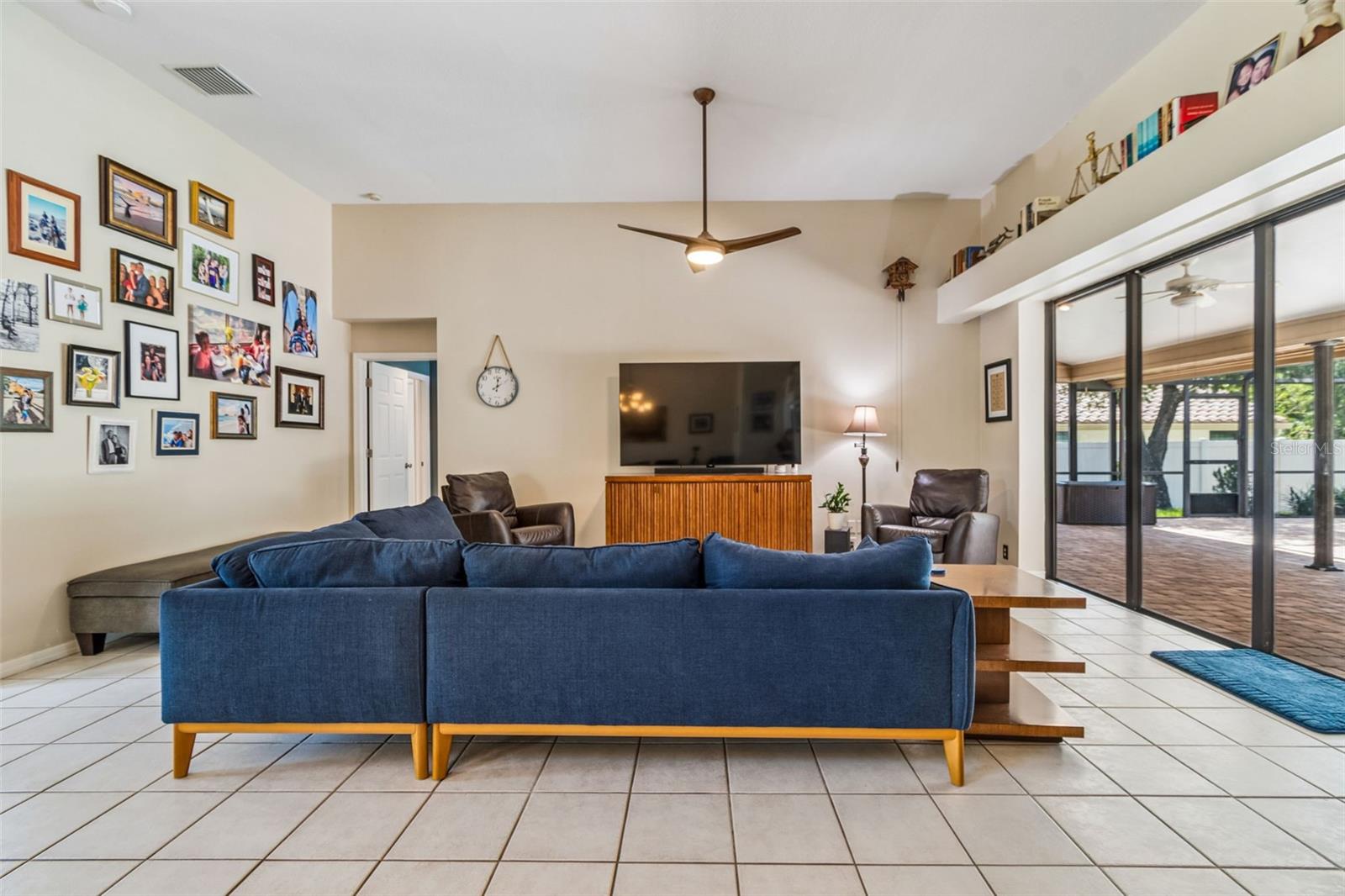 2937 HILLCREEK CIR S, CLEARWATER, FL — photo 5