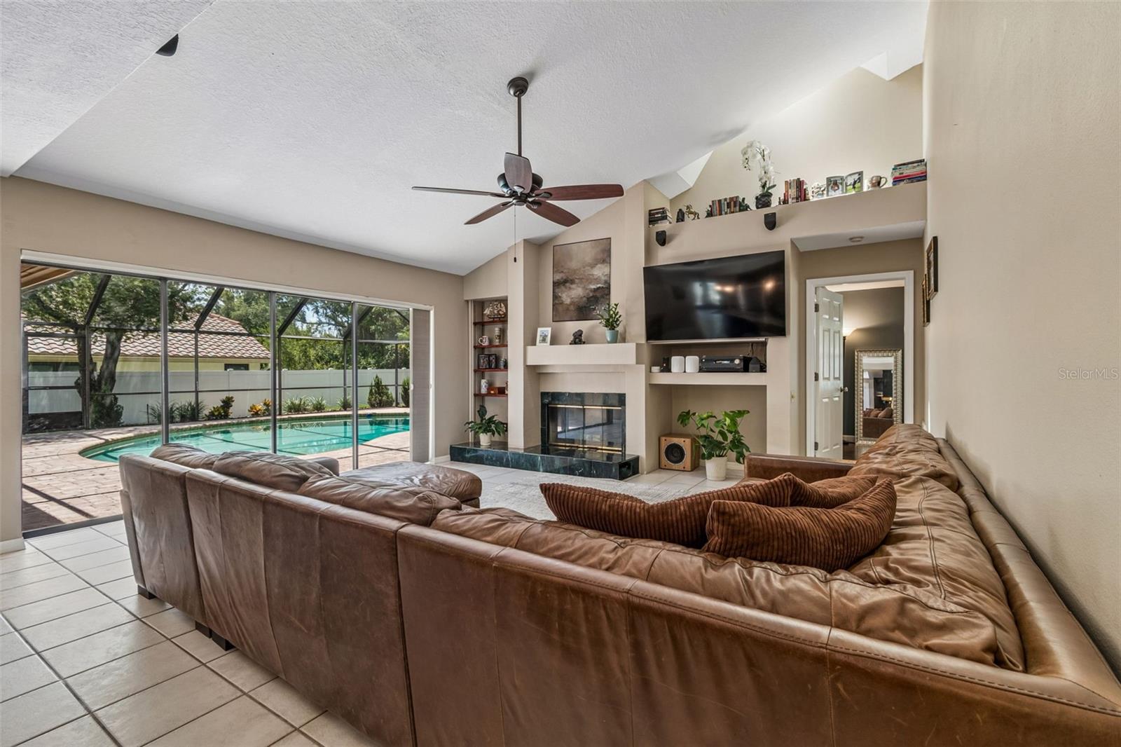 2937 HILLCREEK CIR S, CLEARWATER, FL — photo 25
