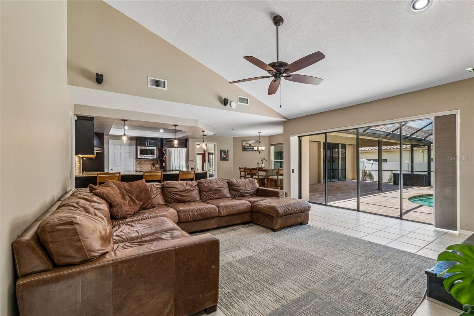 2937 HILLCREEK CIR S, CLEARWATER, FL — photo 26