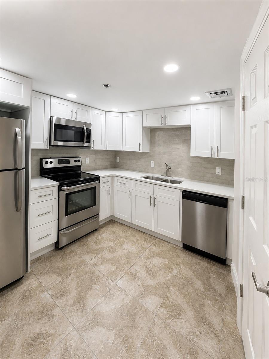 1 KEY CAPRI #102W, TREASURE ISLAND, FL — photo 3