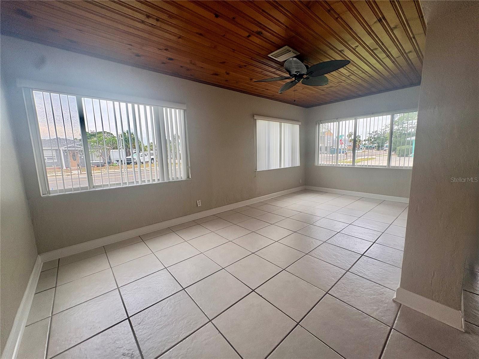 360 72ND AVE, ST PETERSBURG, FL — photo 7