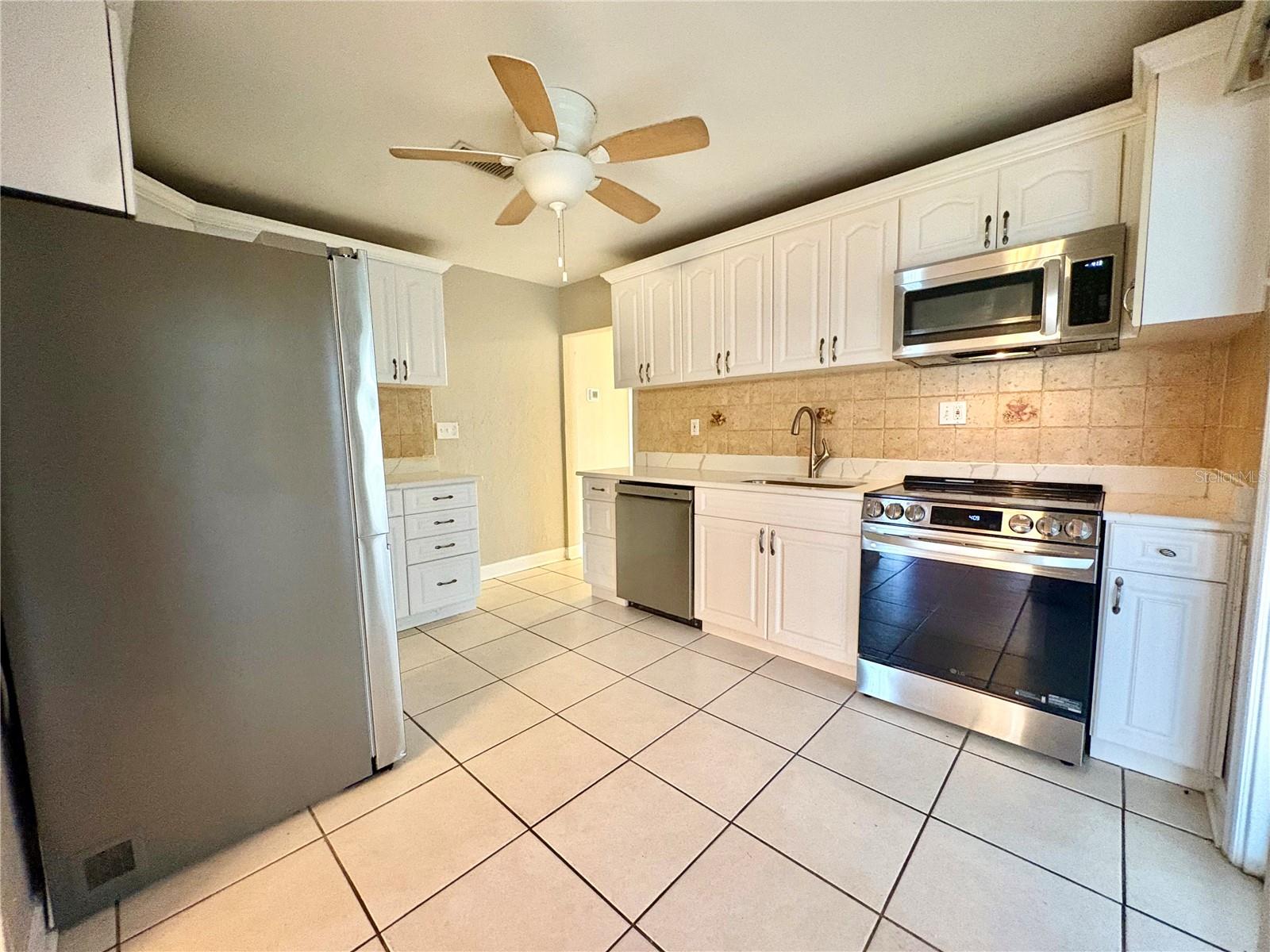 360 72ND AVE, ST PETERSBURG, FL — photo 9