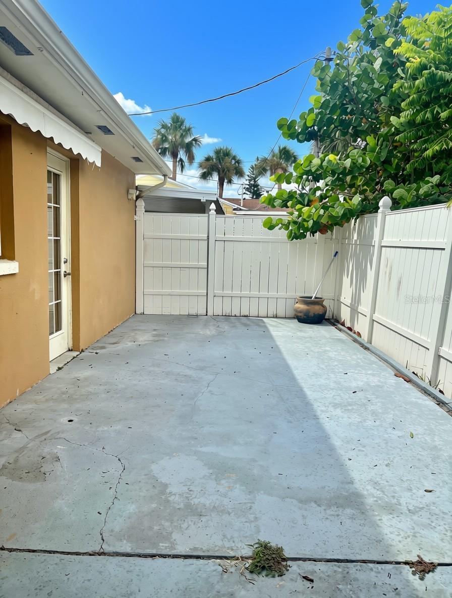 360 72ND AVE, ST PETERSBURG, FL — photo 13