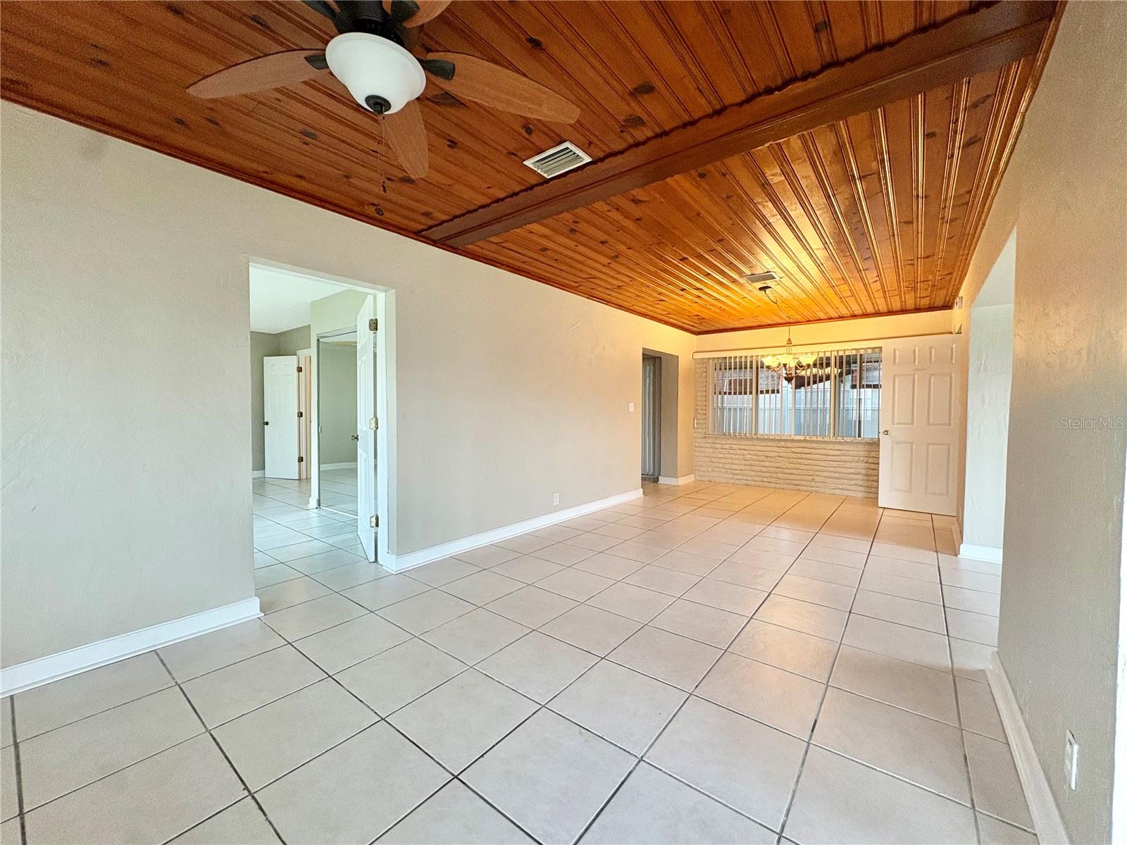 360 72ND AVE, ST PETERSBURG, FL — photo 17