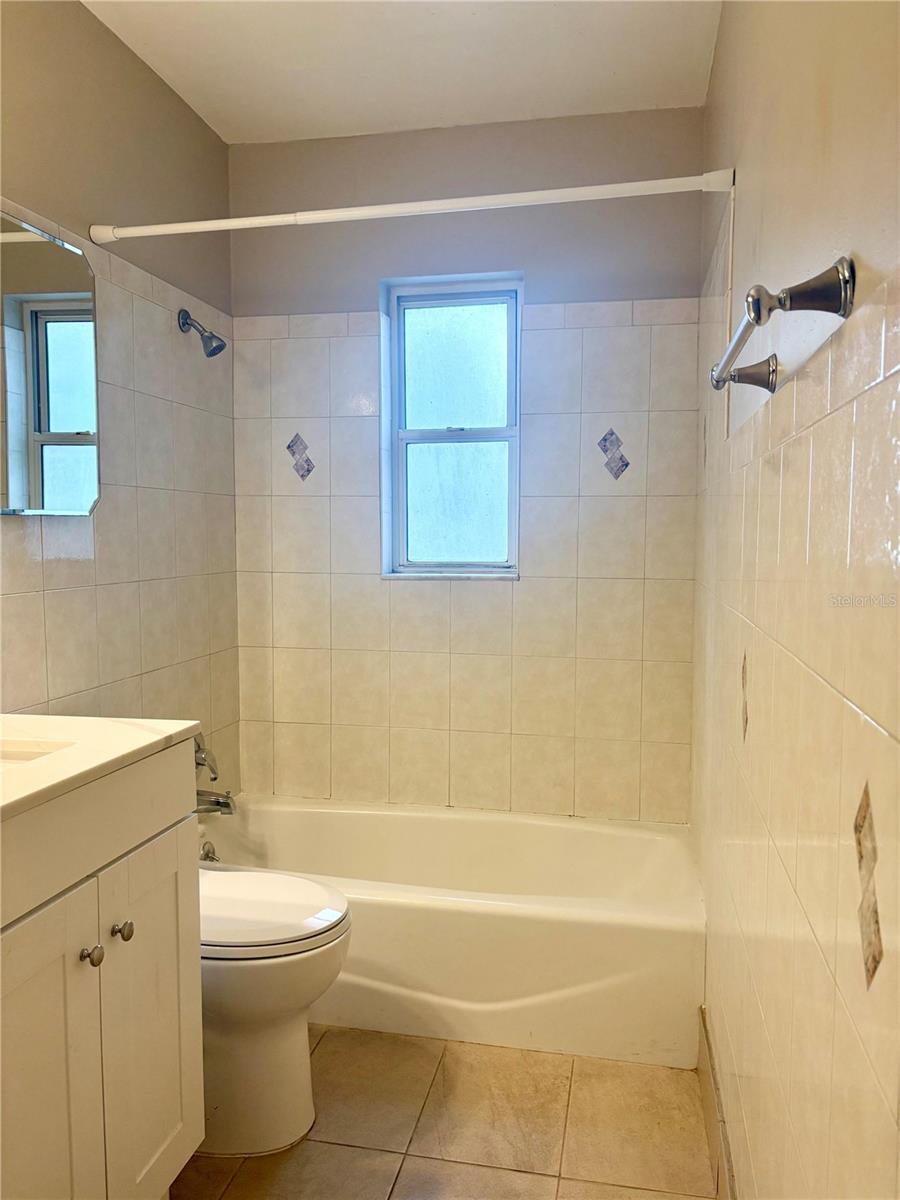360 72ND AVE, ST PETERSBURG, FL — photo 22