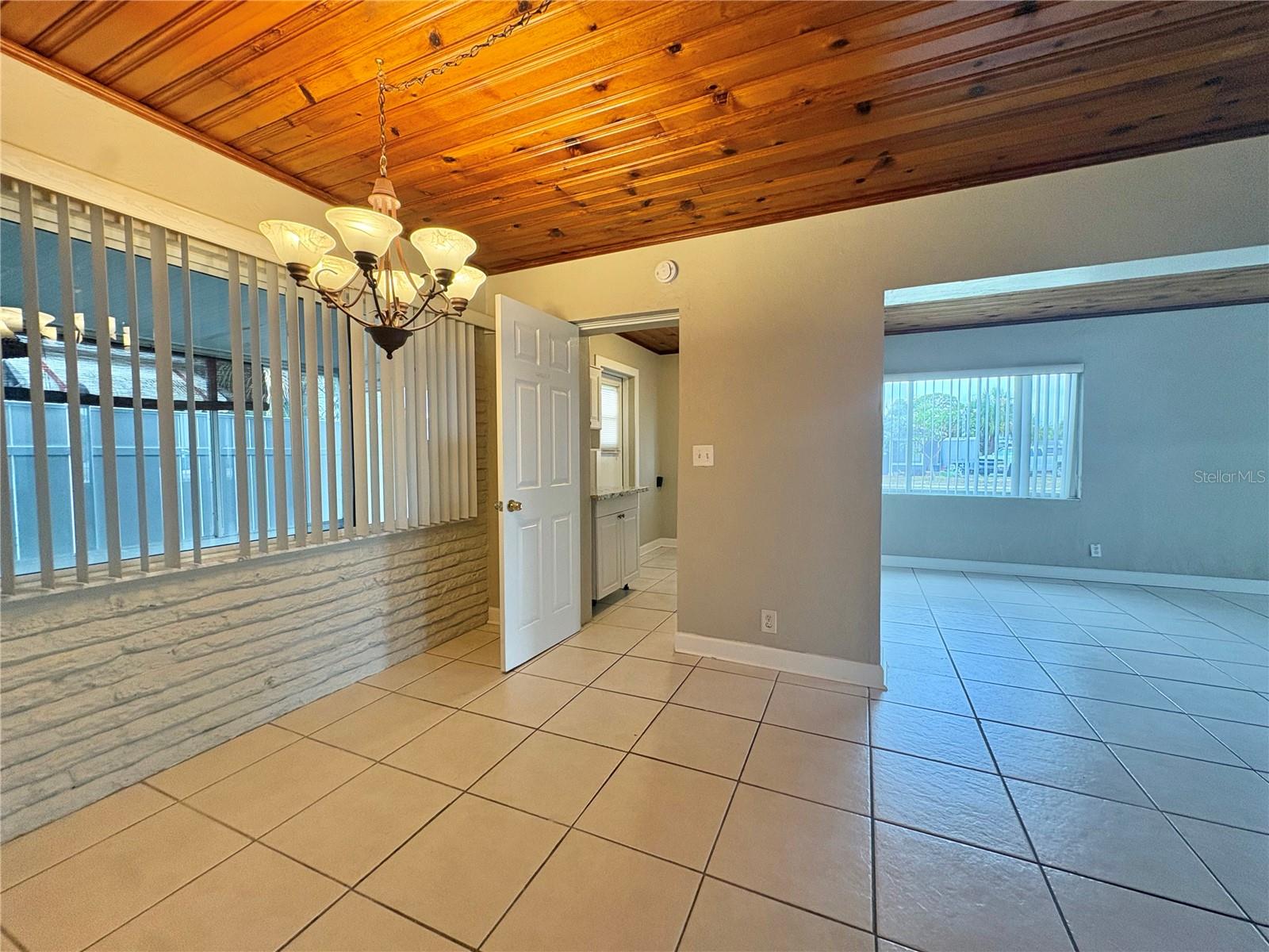 360 72ND AVE, ST PETERSBURG, FL — photo 24