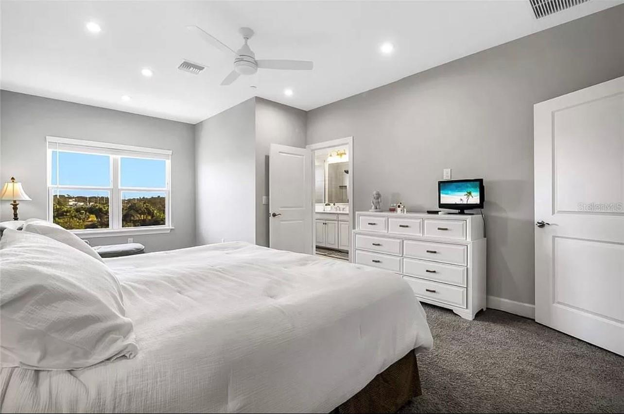 5569 CANNES CIR, SARASOTA, FL — photo 3