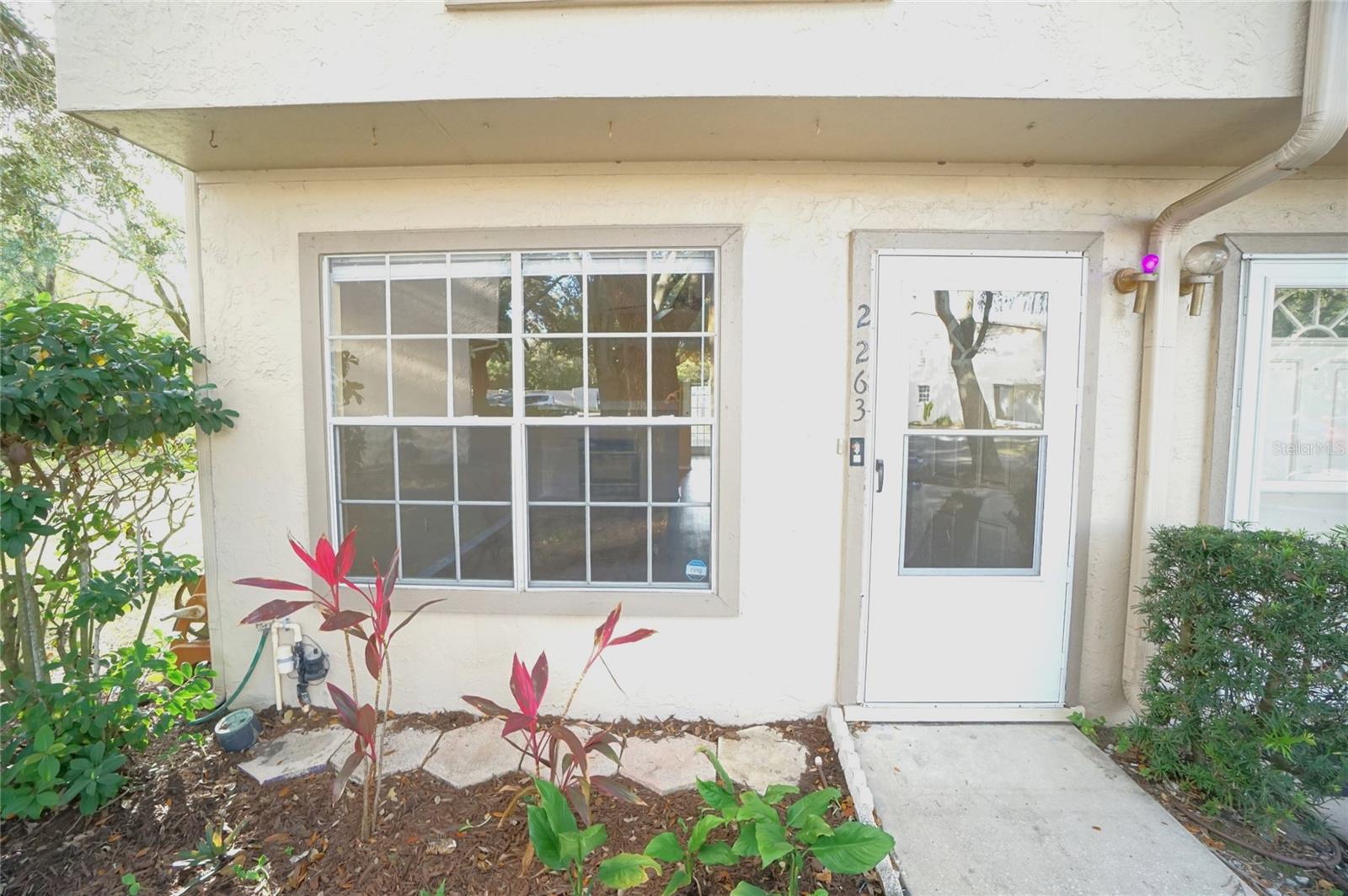 2263 FLETCHERS POINT CIR, TAMPA, FL — photo 2