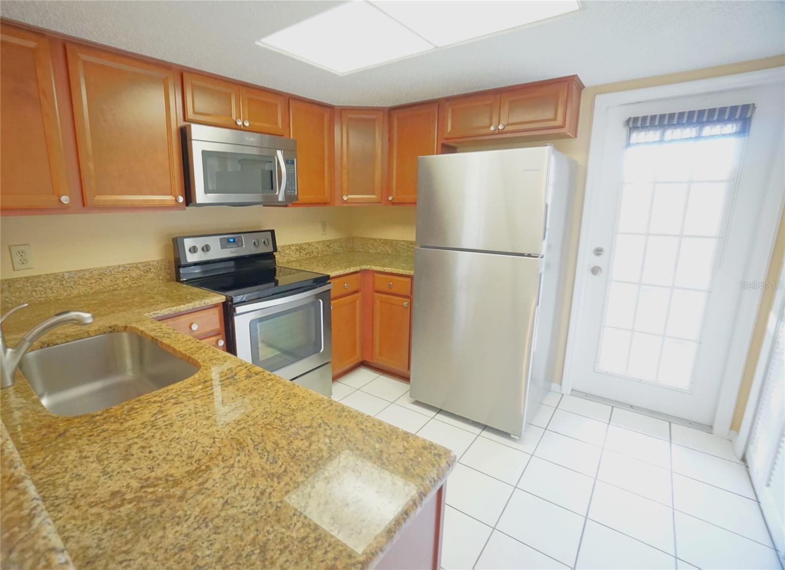 2263 FLETCHERS POINT CIR, TAMPA, FL — photo 11